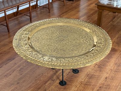 MOROCCAN BRASS TRAY TABLE. This lot features a vintage Moroccan brass tray table with a 
