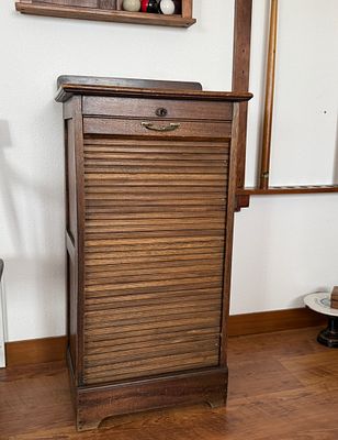ART NOUVEAU TAMBOUR FILING CABINET . This lot features a stunning early 20th century Art Nouveau 