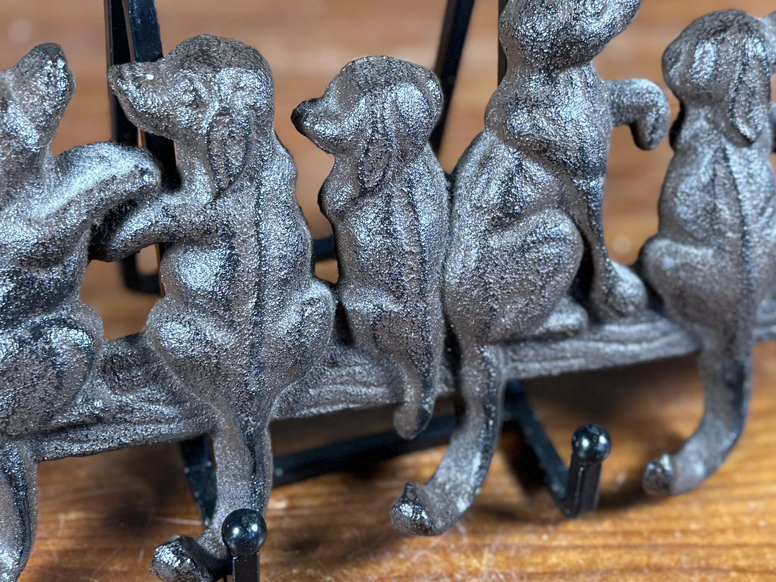 CAST IRON "DOG FAMILY" WALL HOOK RACK