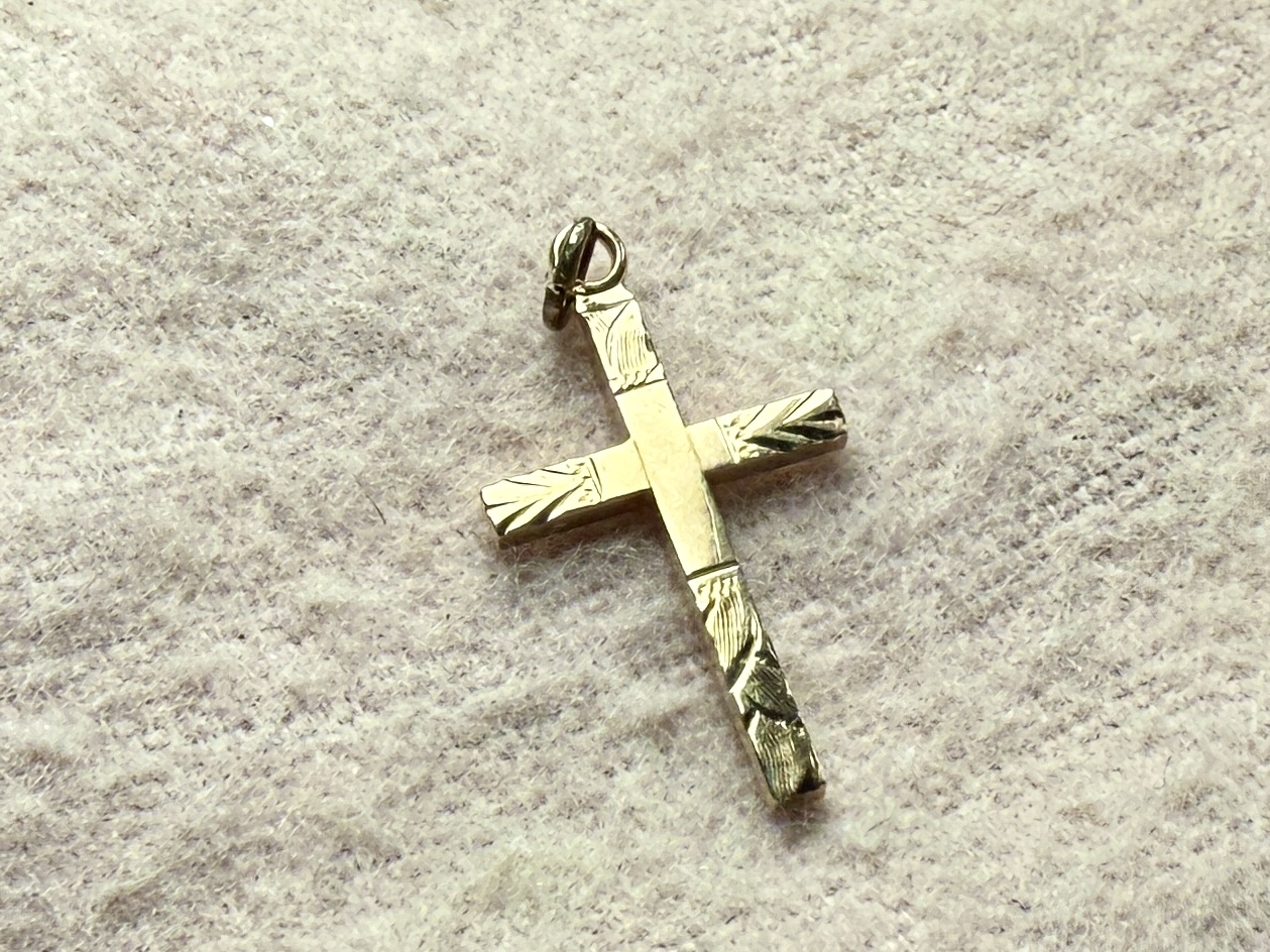 14K GOLD CROSS PENDANT