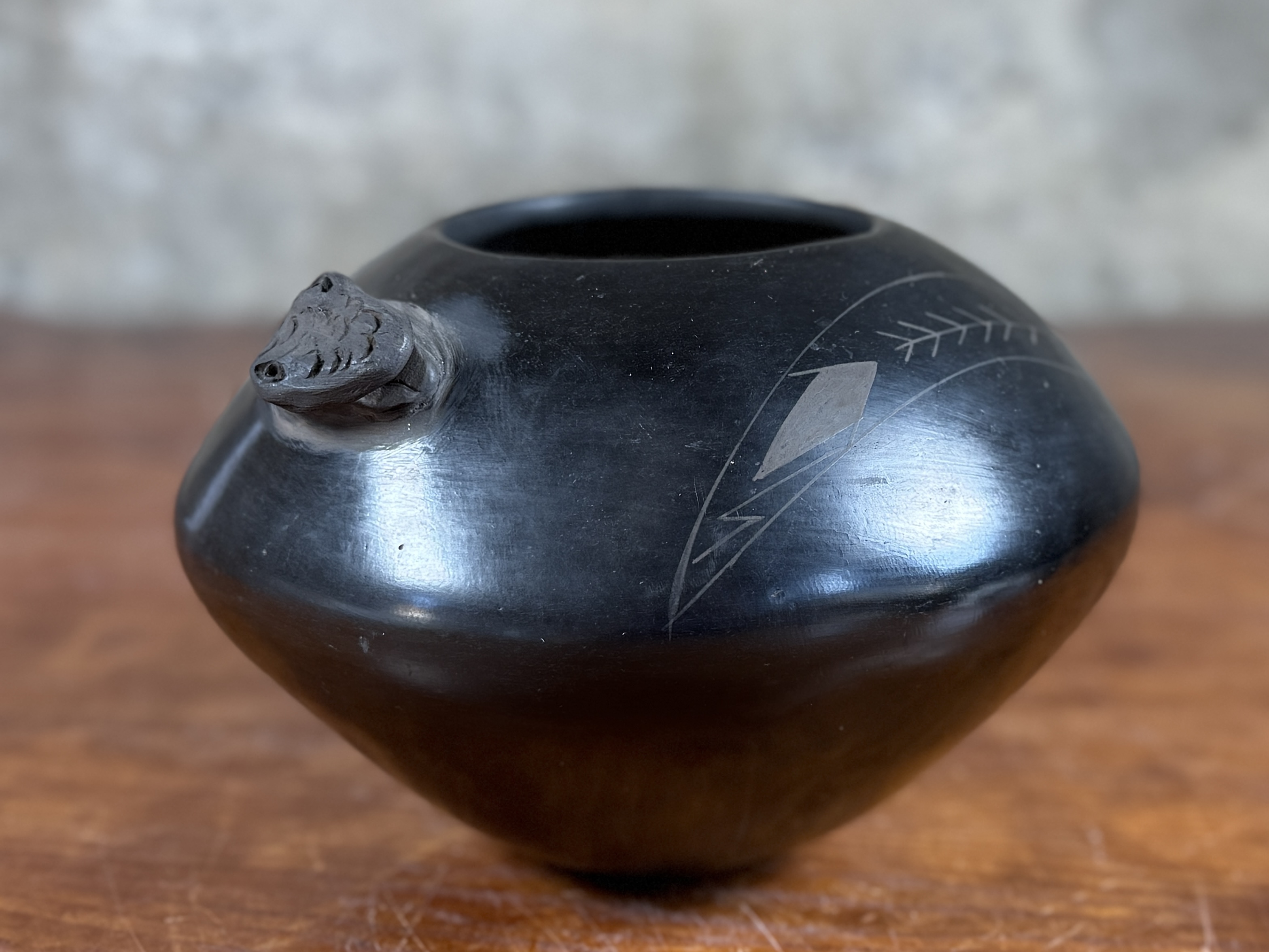 LETY ESTALA, BLACK SNAKE POT