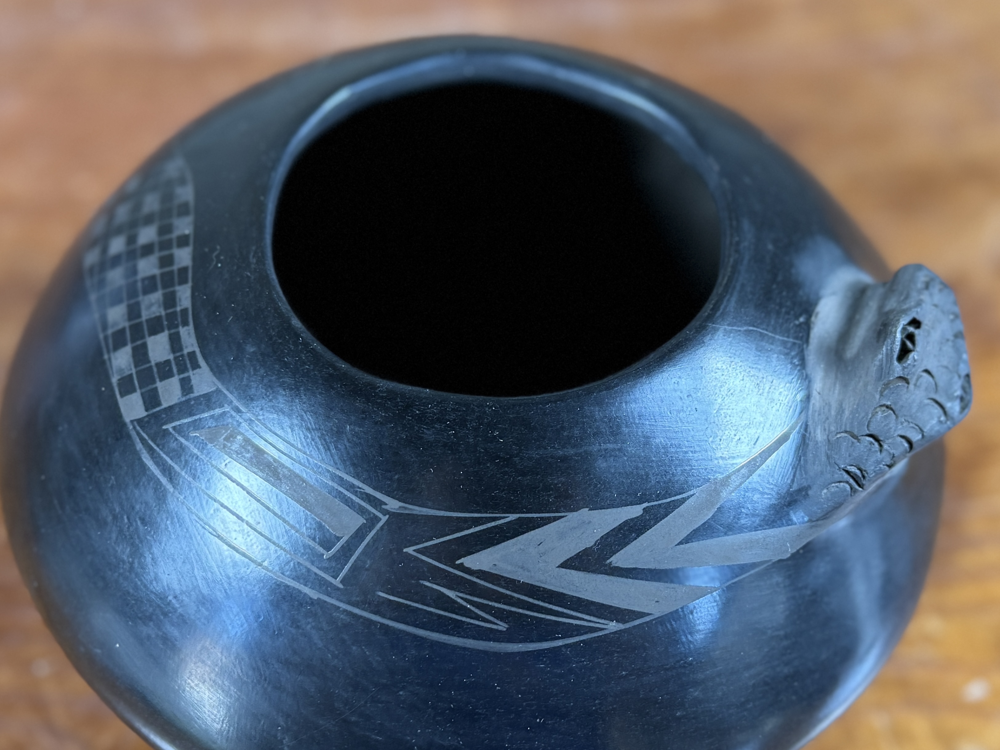 LETY ESTALA, BLACK SNAKE POT