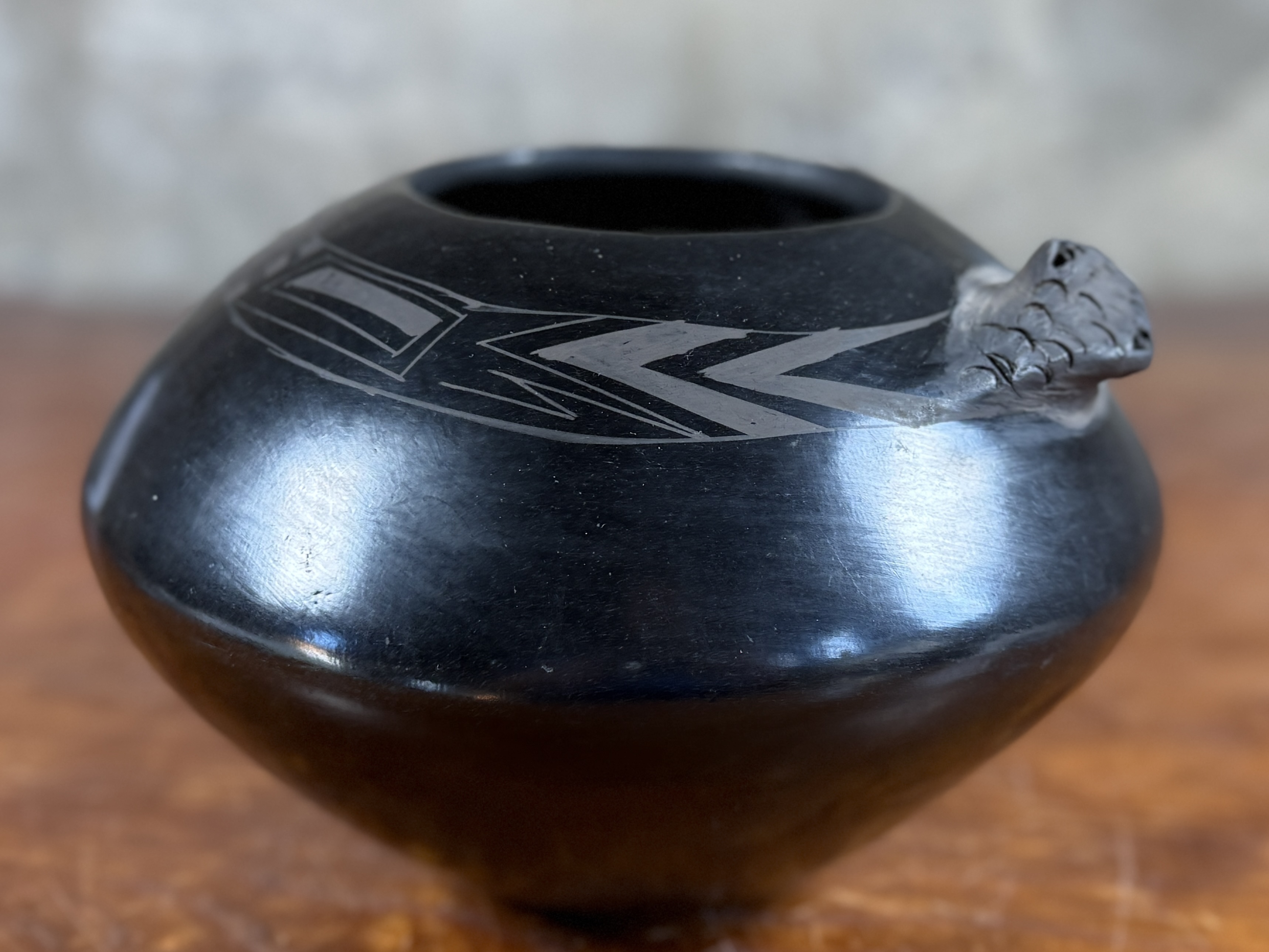 LETY ESTALA, BLACK SNAKE POT