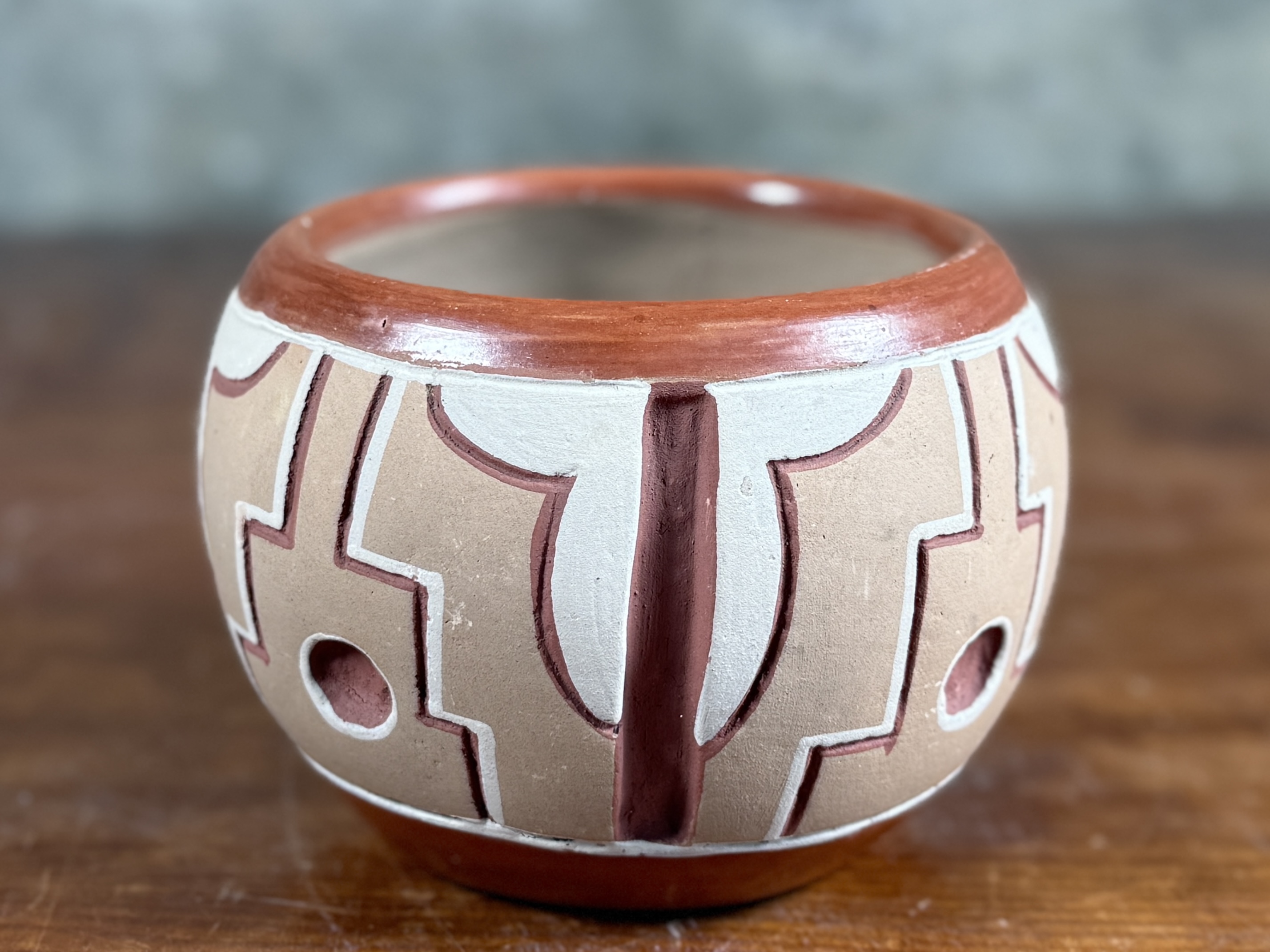 DOMINGUITA SISNEROS, SAN JUAN INCISED POT