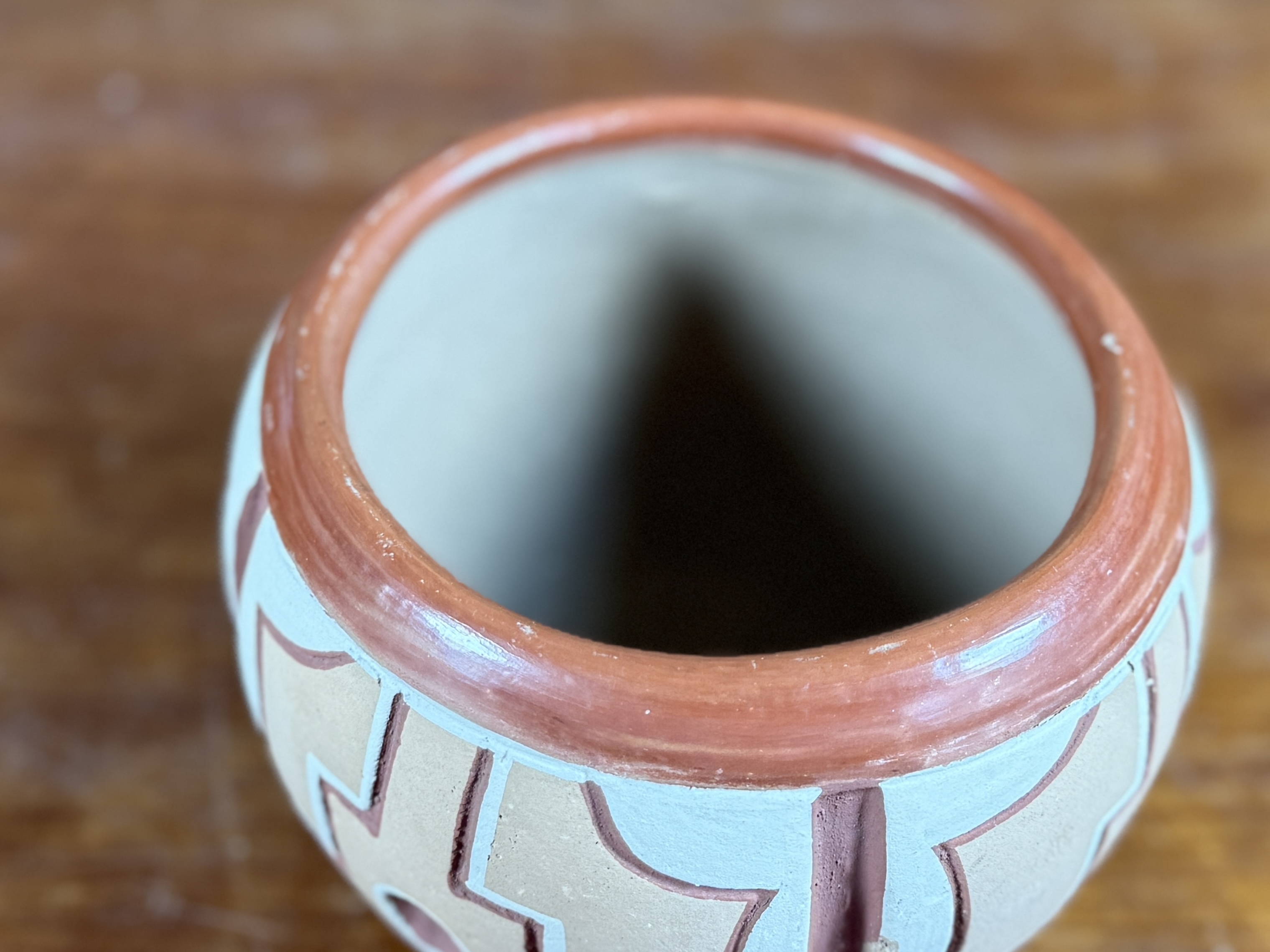 DOMINGUITA SISNEROS, SAN JUAN INCISED POT
