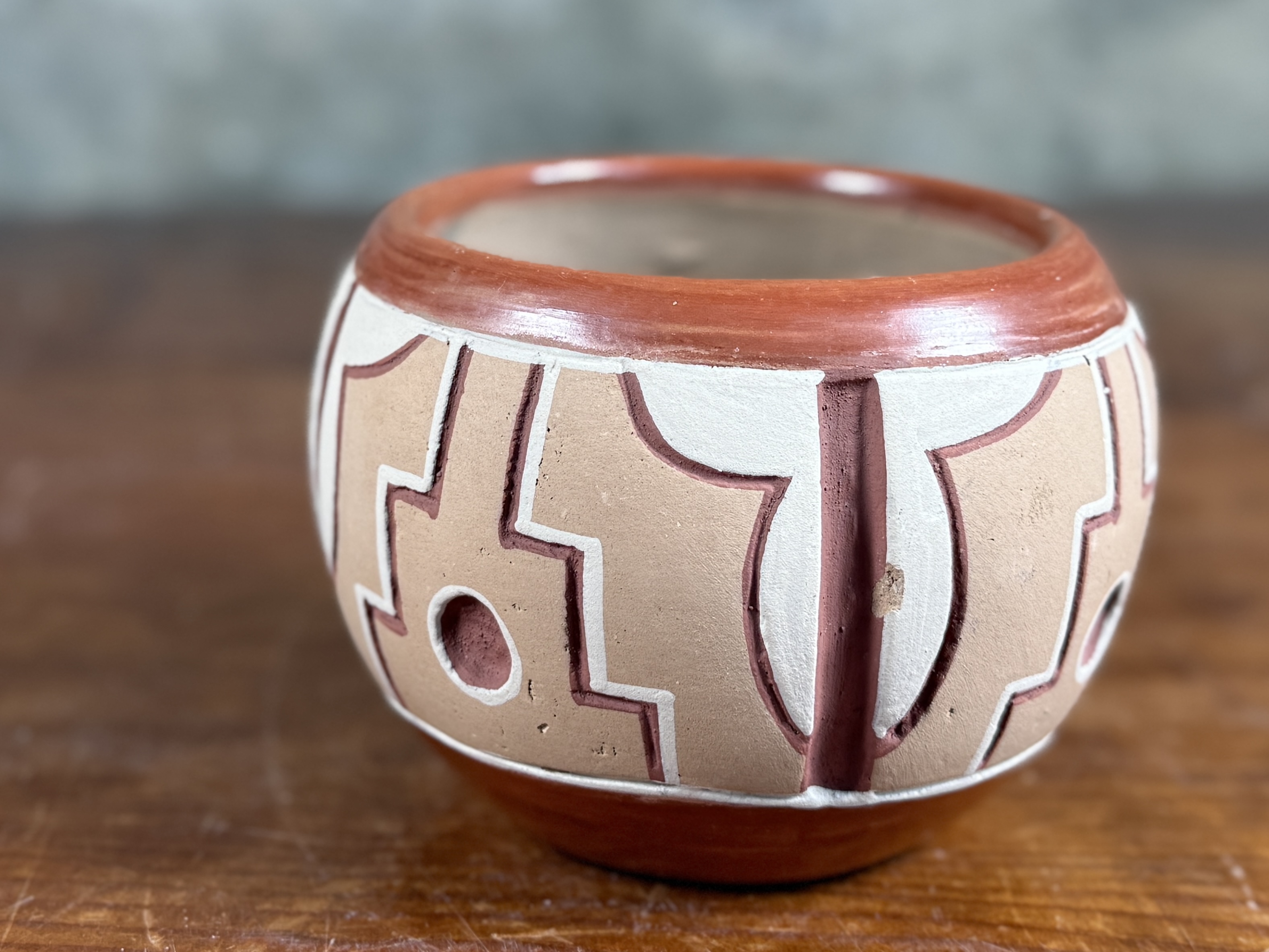 DOMINGUITA SISNEROS, SAN JUAN INCISED POT