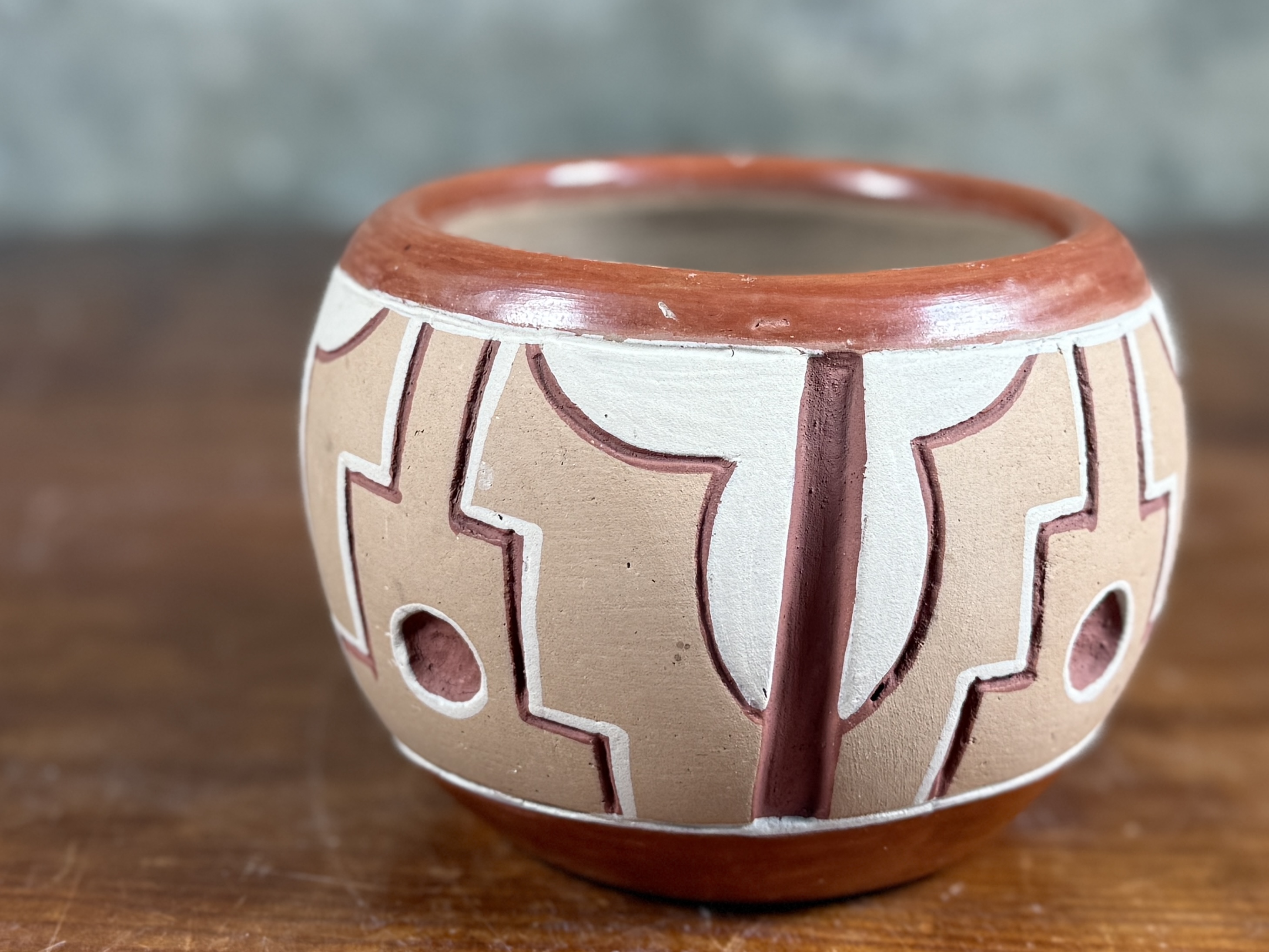 DOMINGUITA SISNEROS, SAN JUAN INCISED POT
