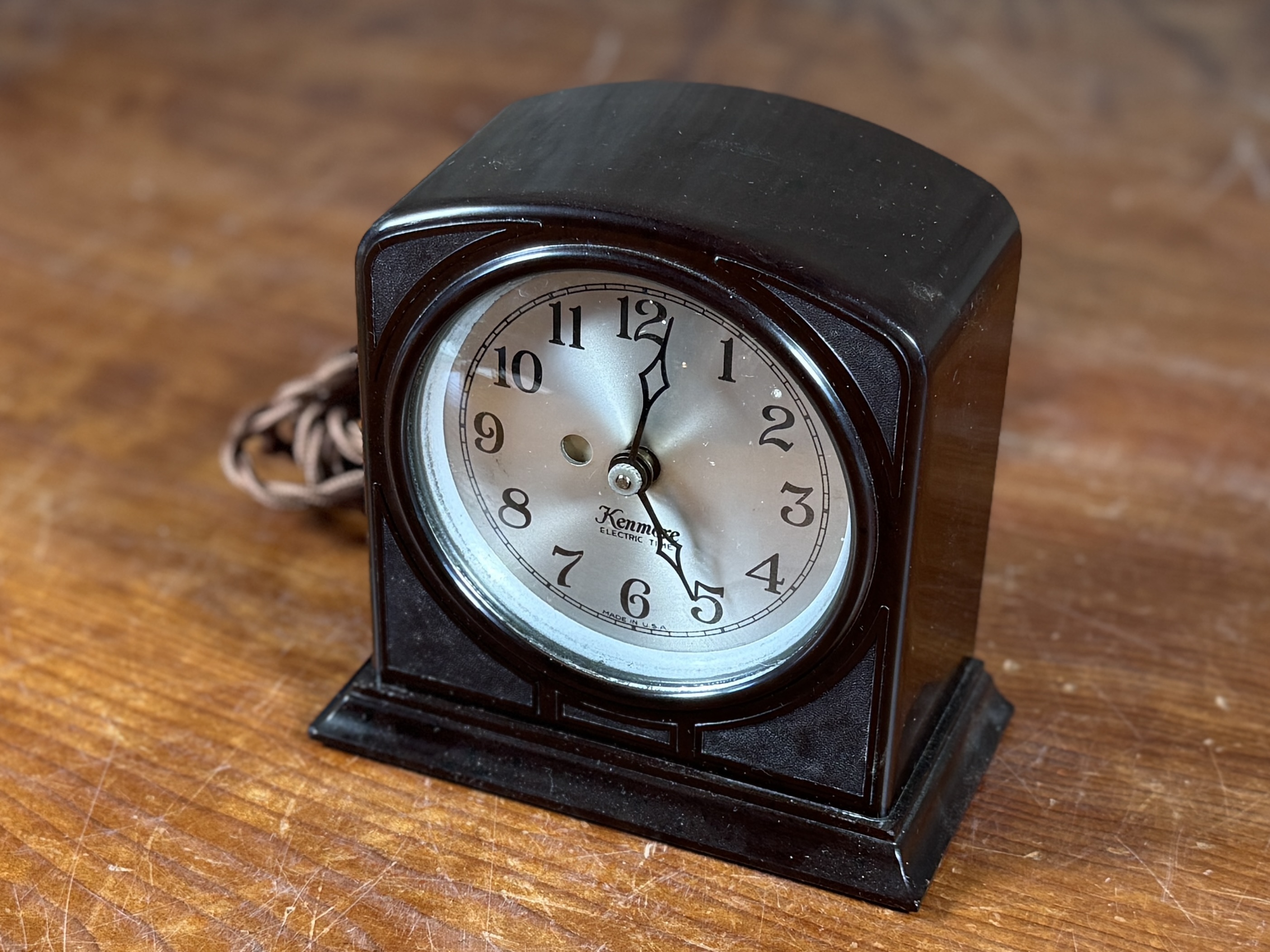 KENMORE, ELECTRIC CLOCK WITH BAKELITE CASE