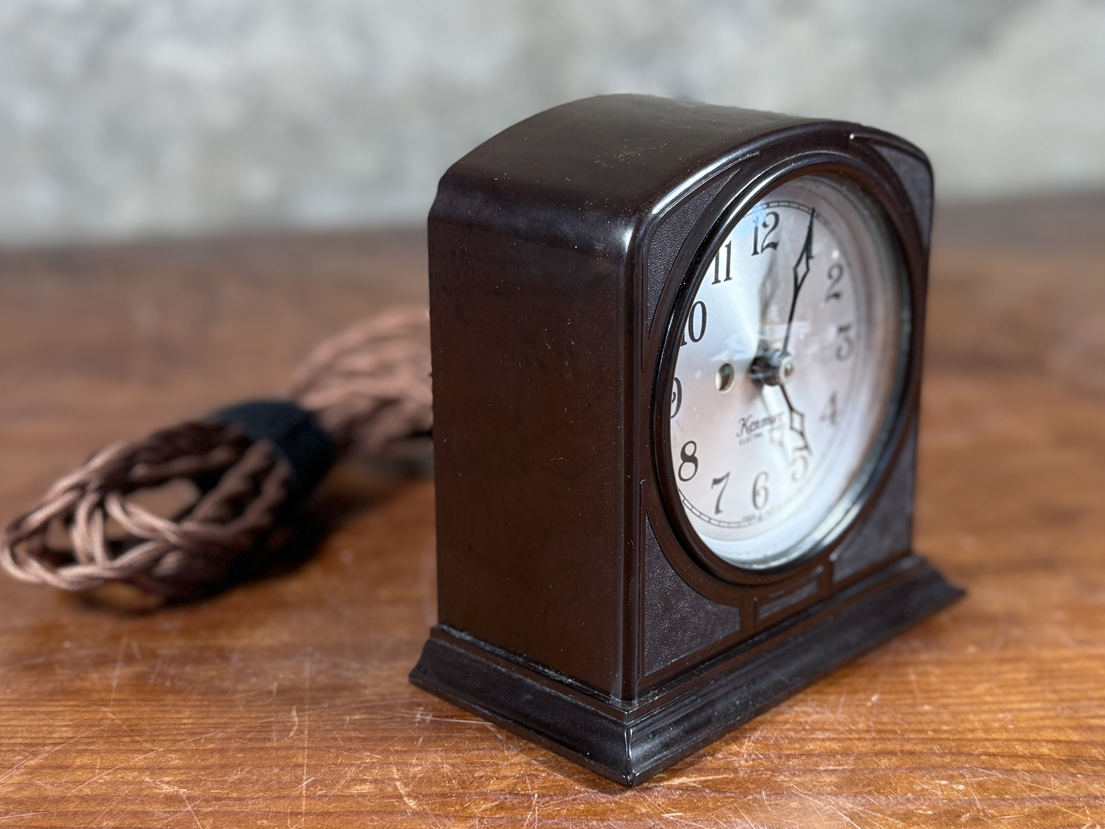 KENMORE, ELECTRIC CLOCK WITH BAKELITE CASE