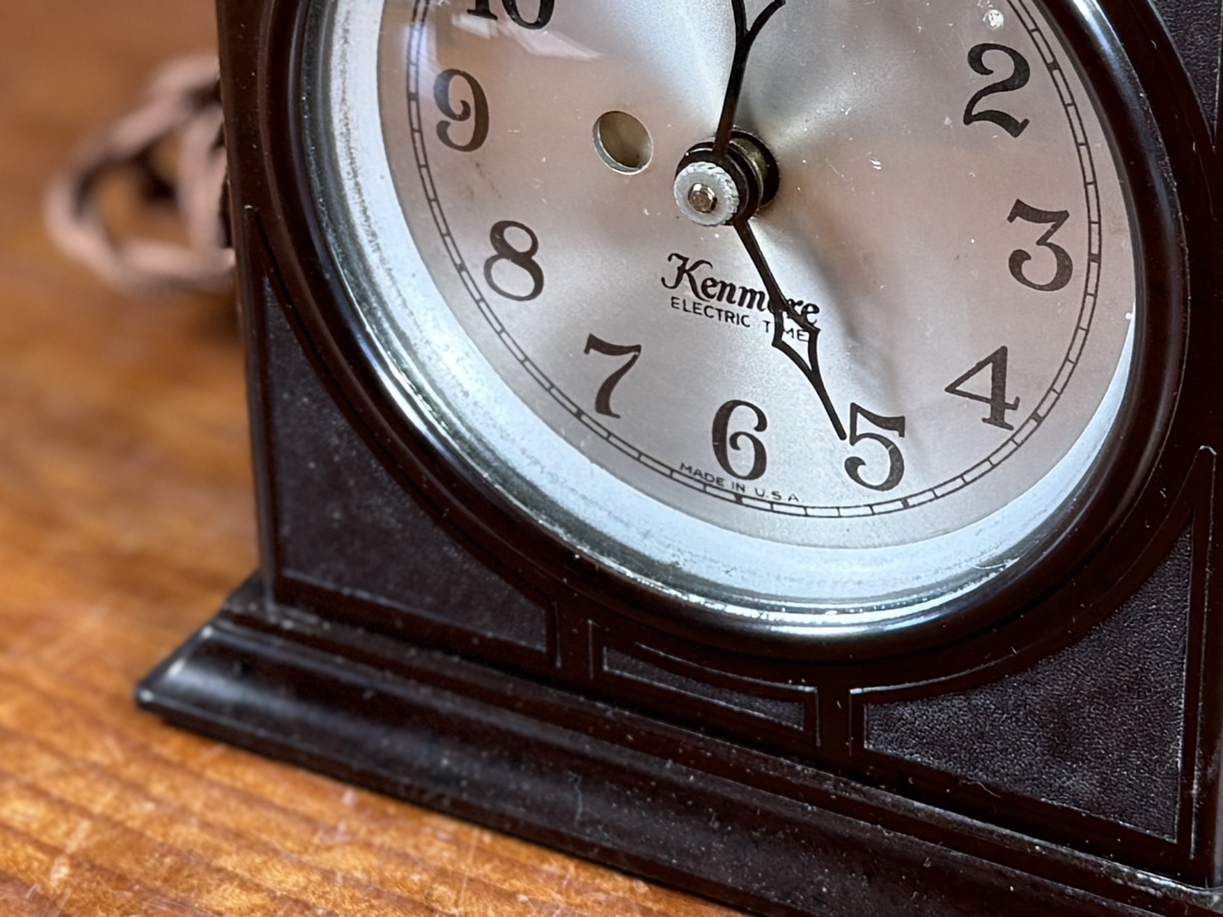 KENMORE, ELECTRIC CLOCK WITH BAKELITE CASE