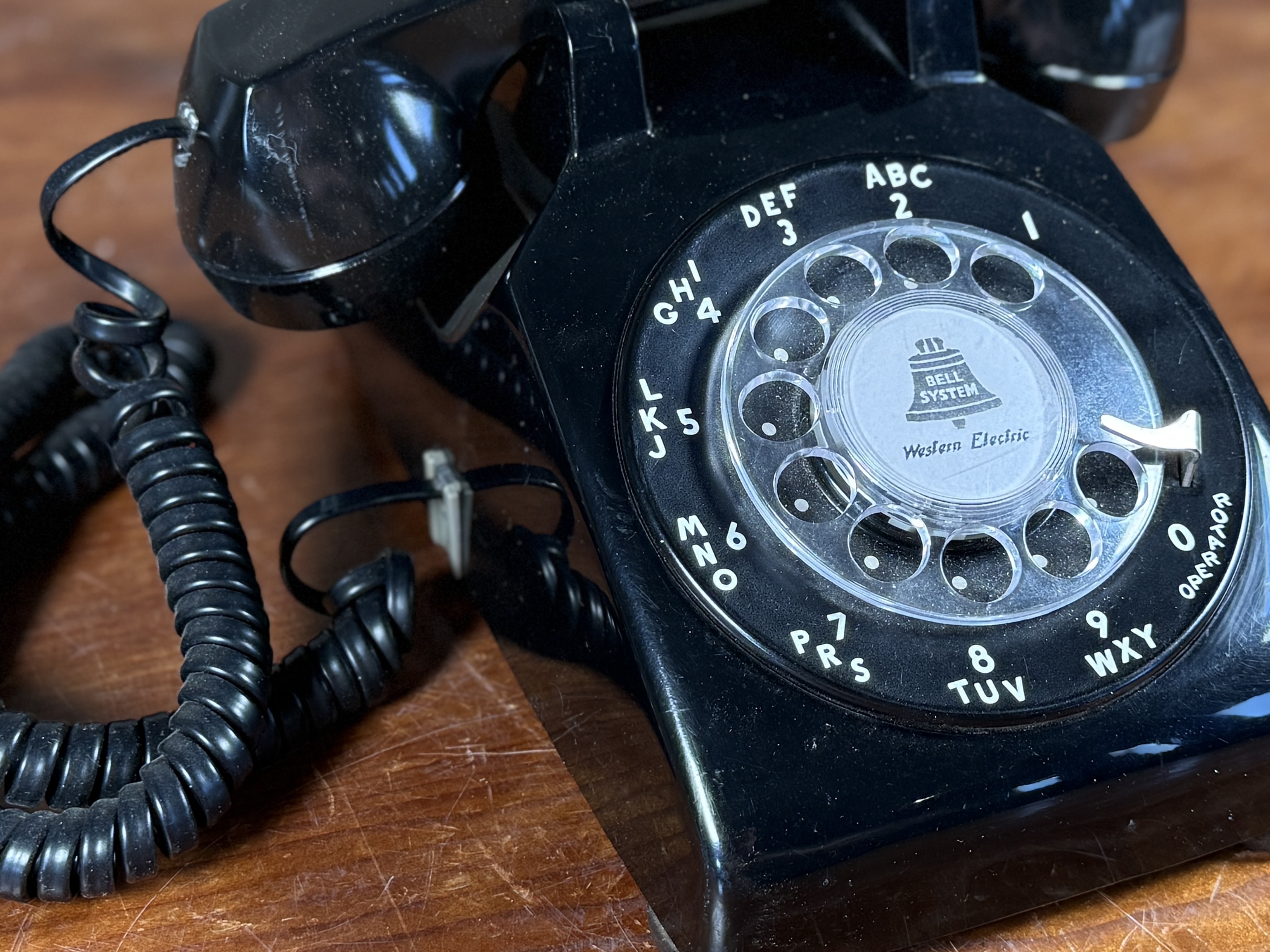 WESTERN ELECTRIC, CLASSIC BLACK ROTARY DESK PHONE