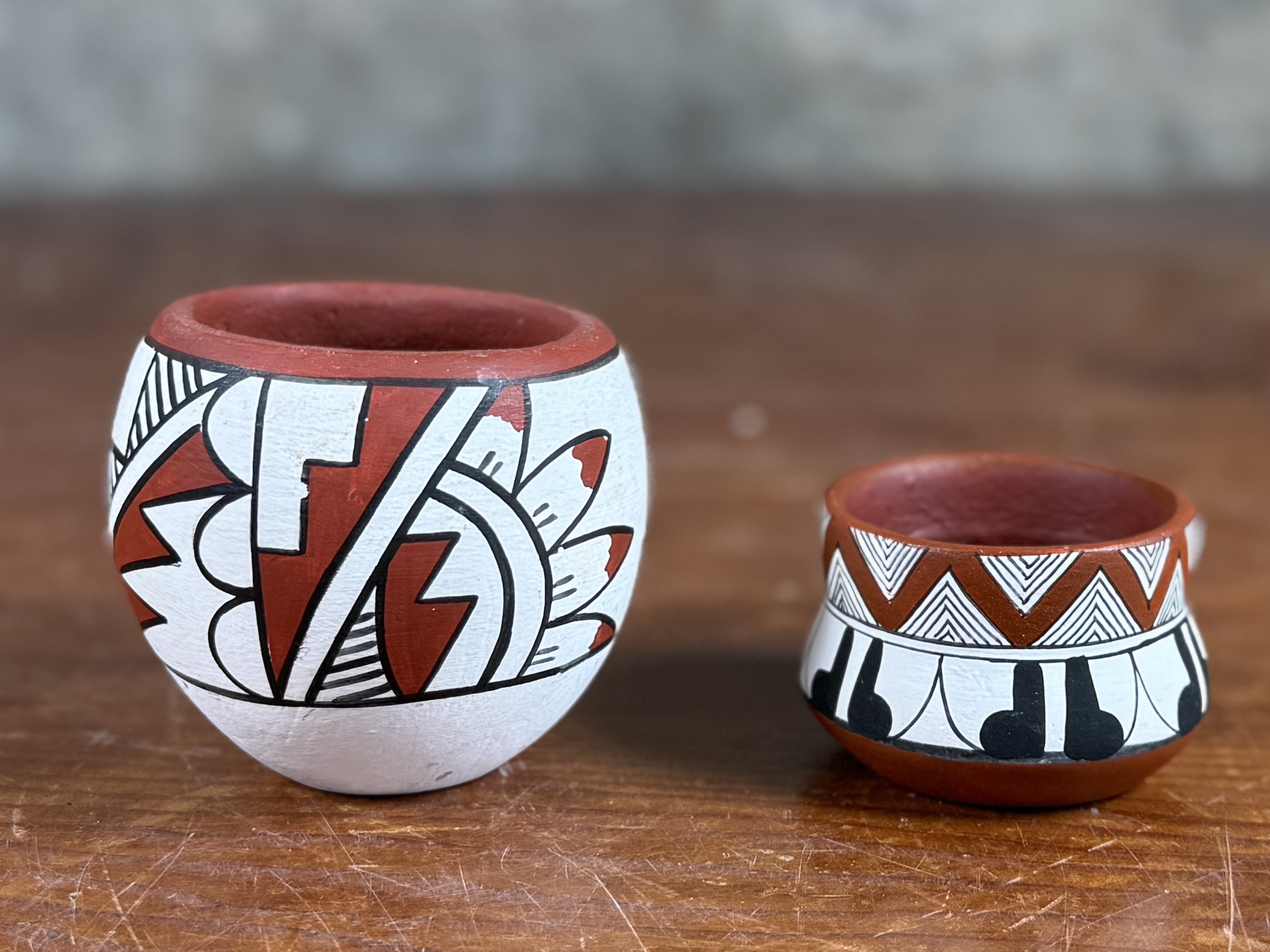 PAIR OF SIGNED NATIVE AMERICAN CLAY POTS