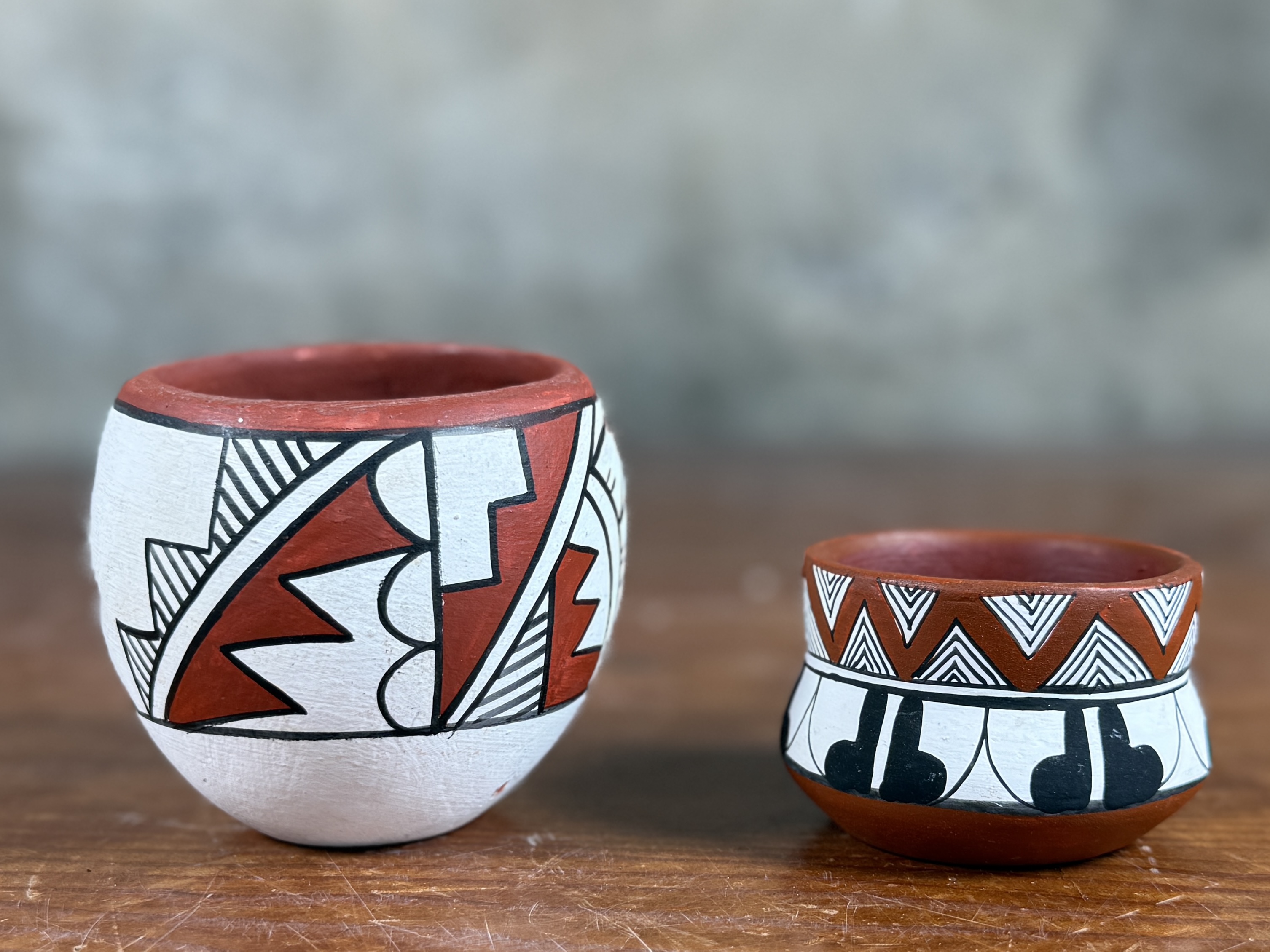 PAIR OF SIGNED NATIVE AMERICAN CLAY POTS