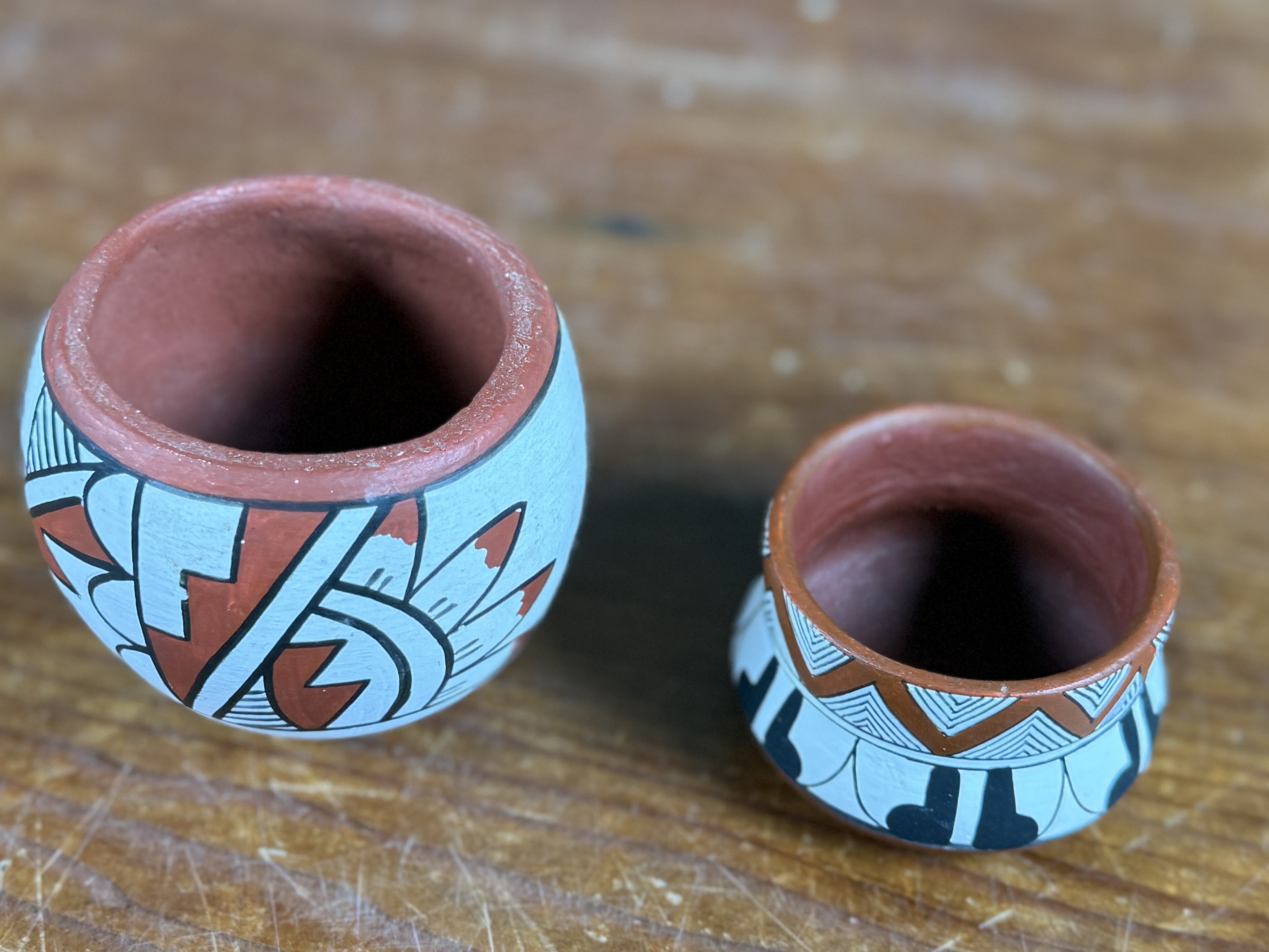 PAIR OF SIGNED NATIVE AMERICAN CLAY POTS