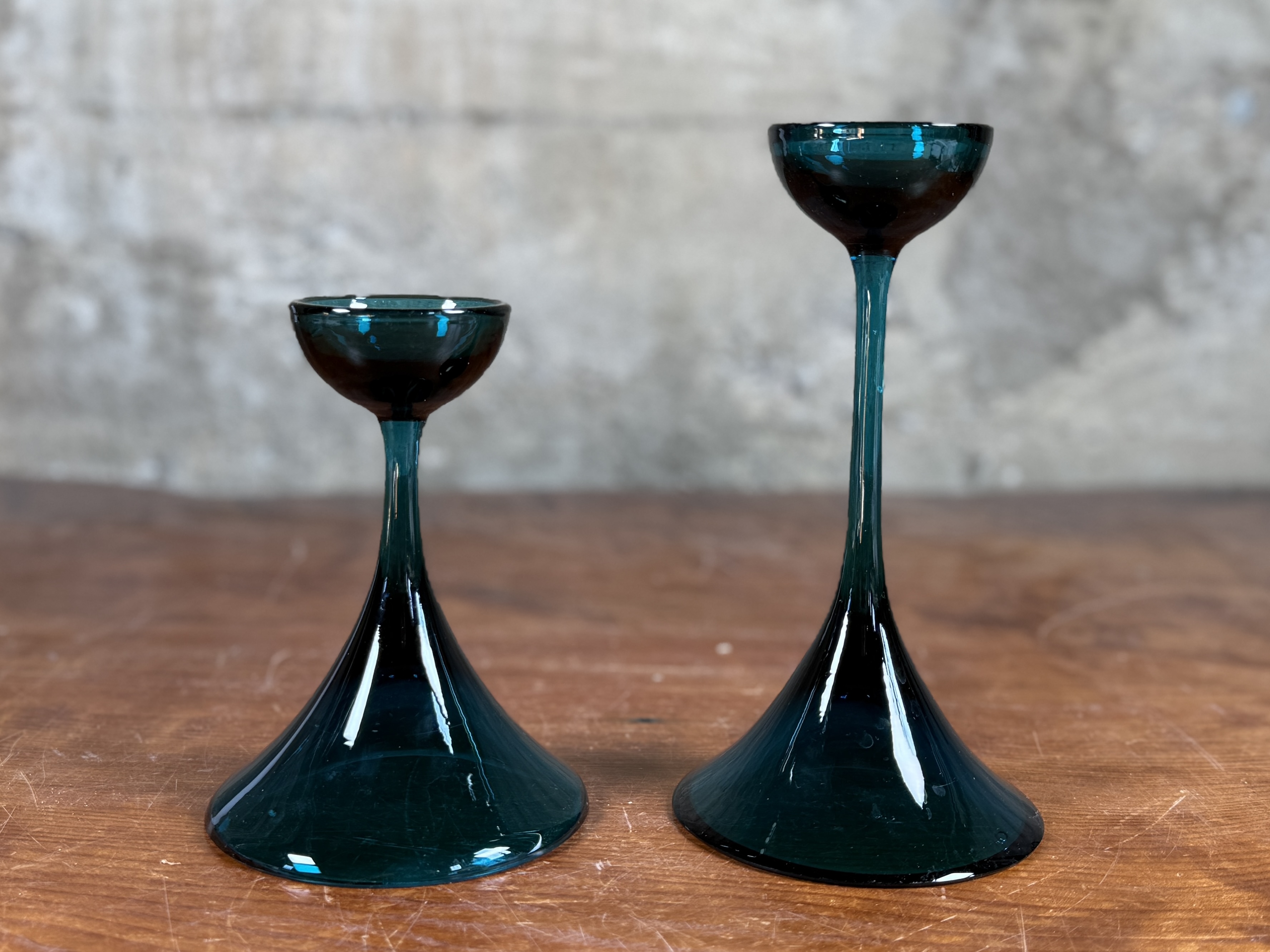 CARI ZALLONI, PAIR OF BLUE GLASS CANDLESTICKS