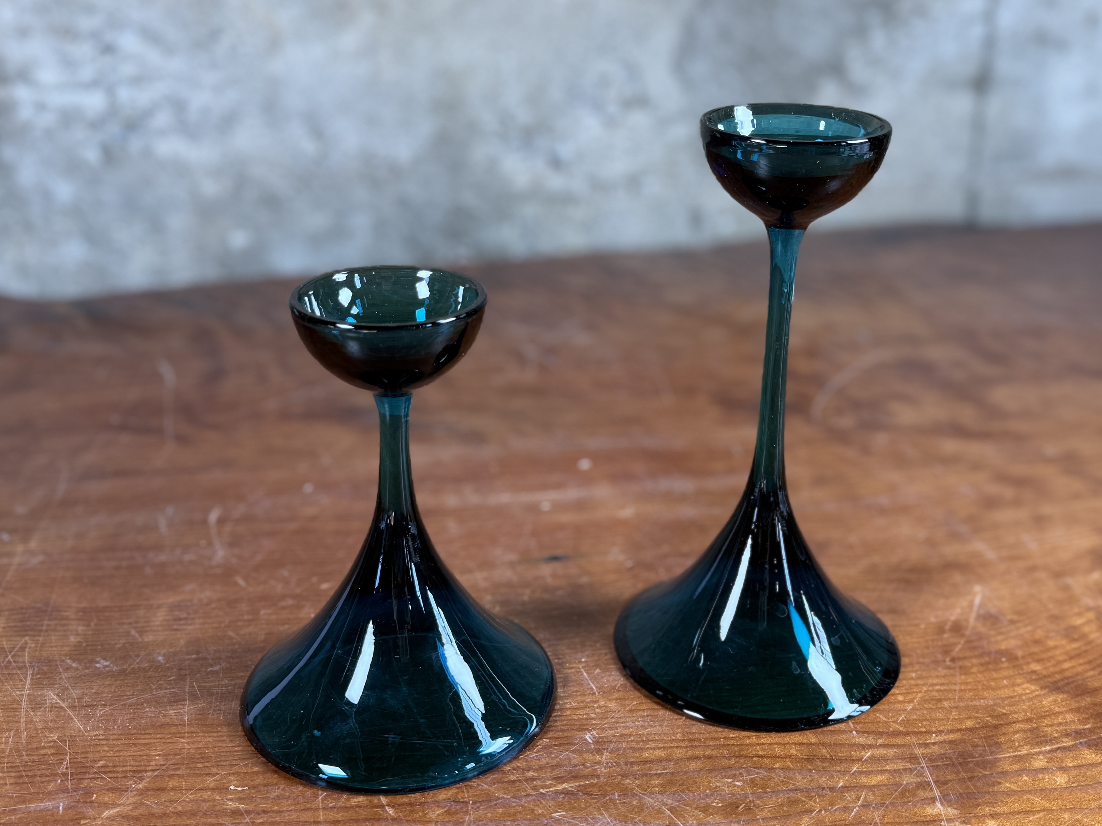 CARI ZALLONI, PAIR OF BLUE GLASS CANDLESTICKS