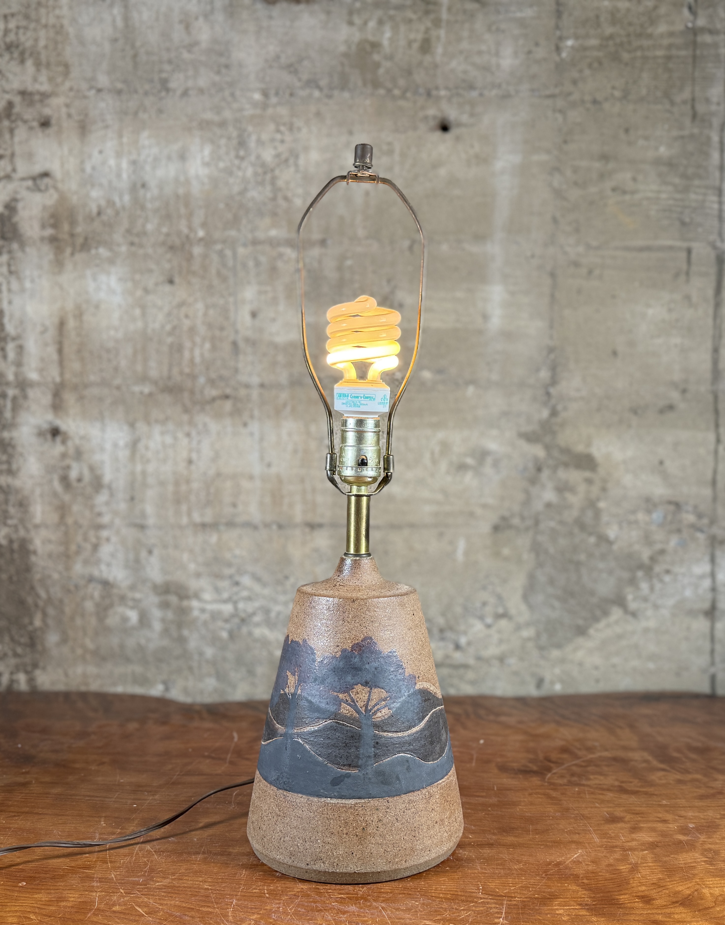 STUDIO MADE CERAMIC TABLE LAMP