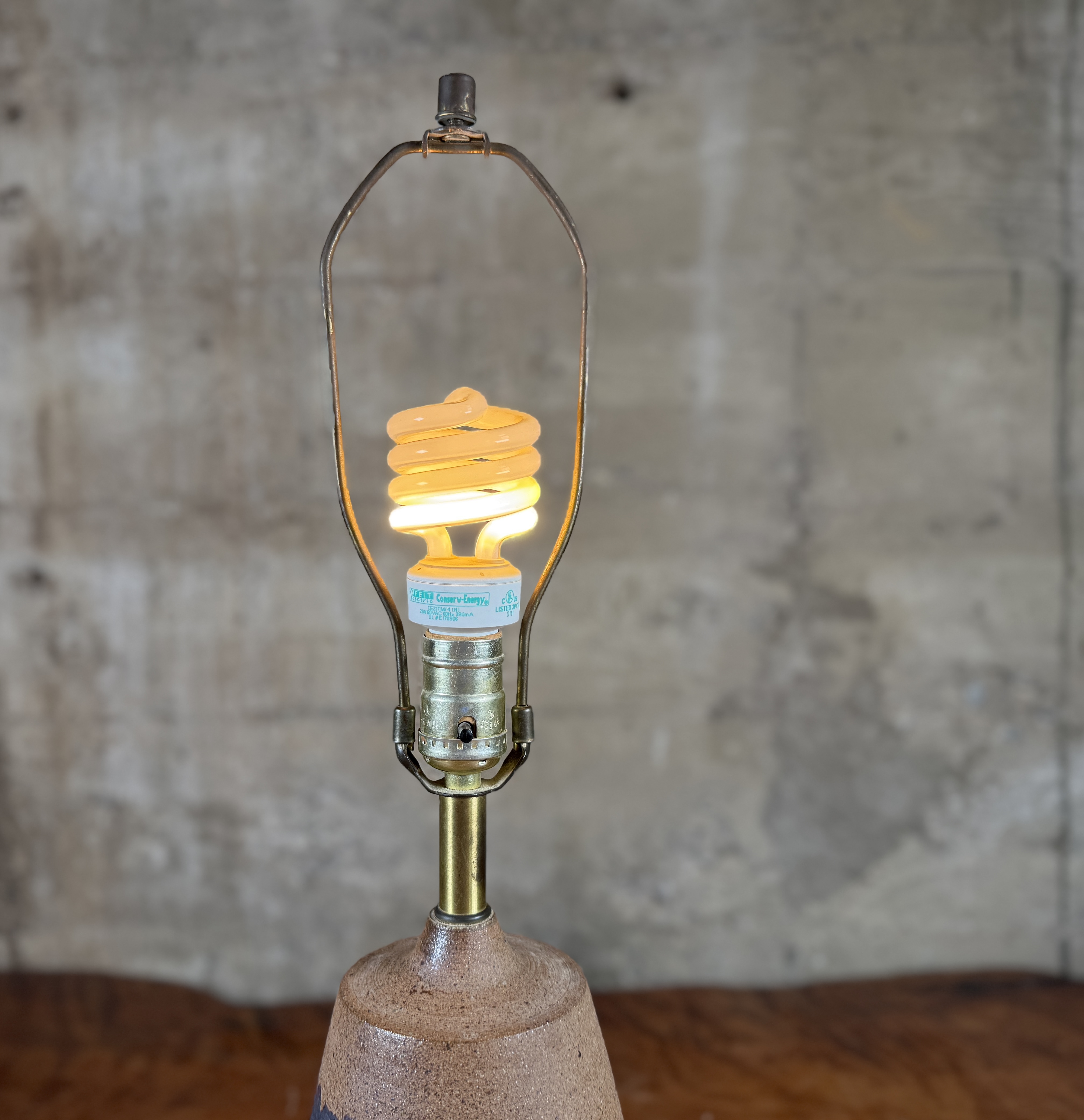 STUDIO MADE CERAMIC TABLE LAMP