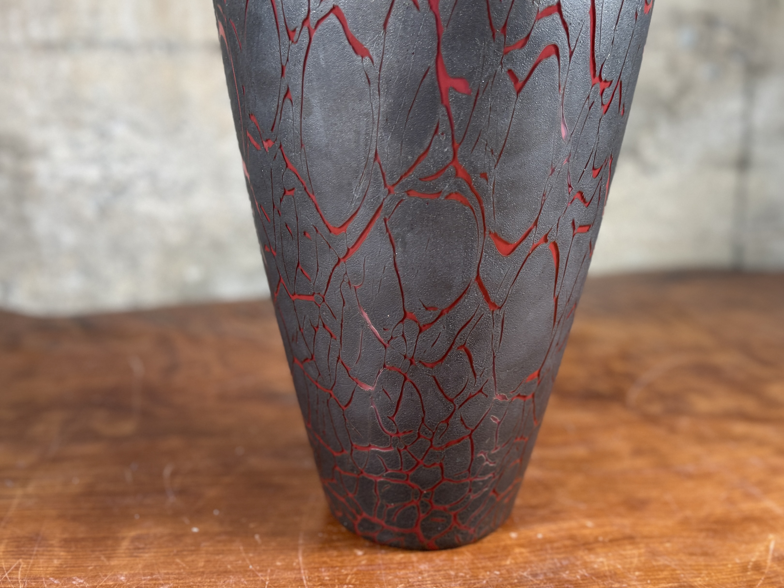 DOLBI CASHIER, ITALIAN GLASS VASE WITH LAVA EFFECT
