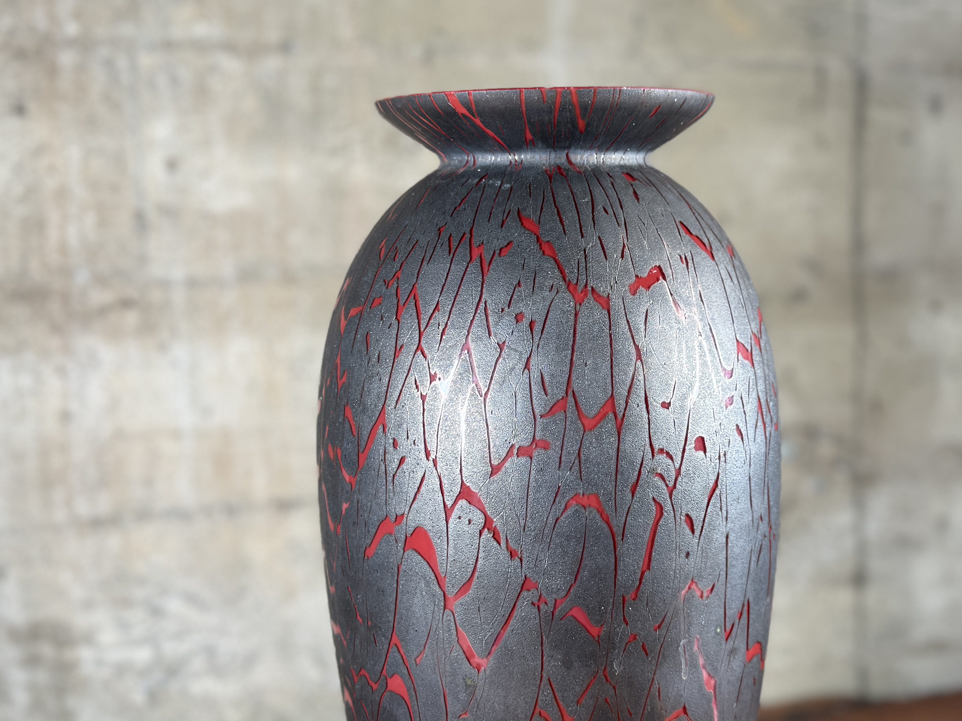 DOLBI CASHIER, ITALIAN GLASS VASE WITH LAVA EFFECT