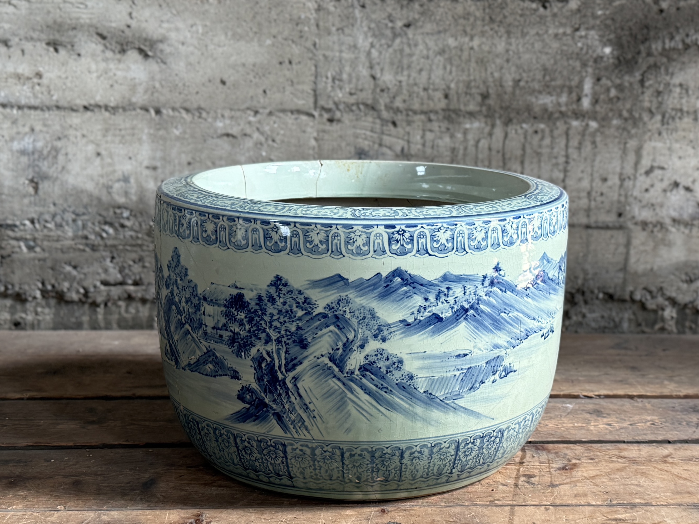 LARGE PORCELAIN VESSEL