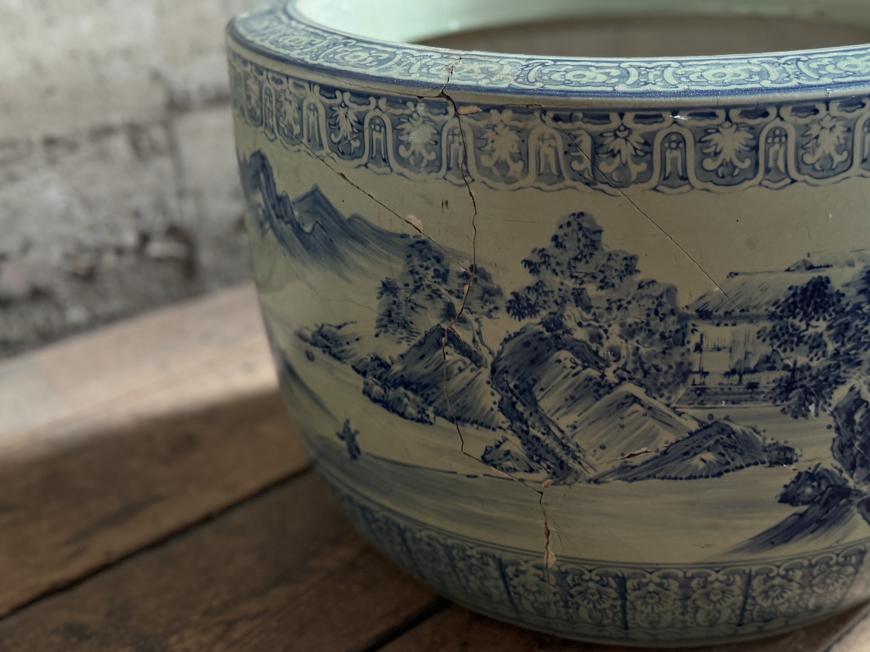 LARGE PORCELAIN VESSEL