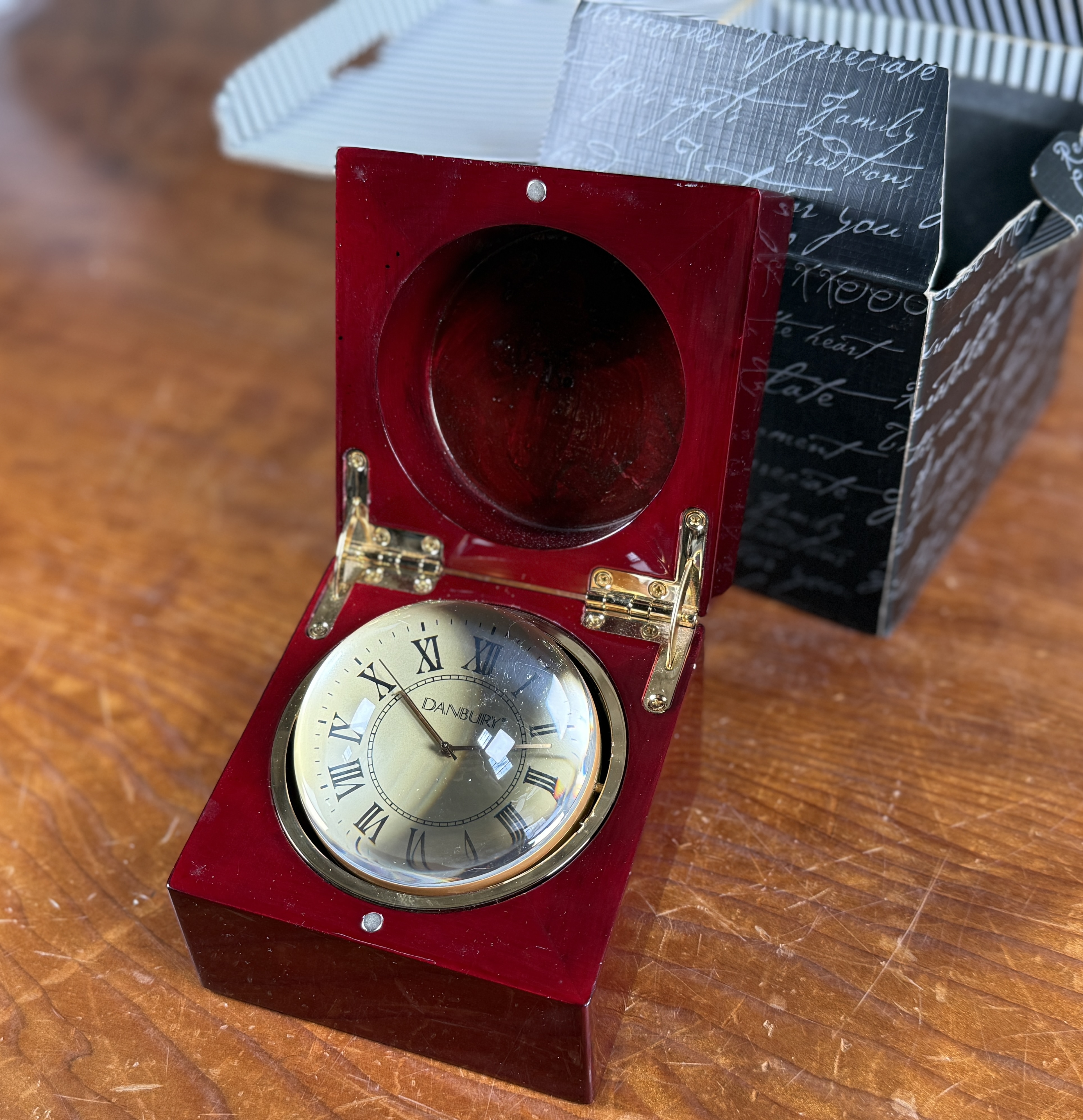 DANBURY CLOCK COMPANY, QUARTZ DESK CLOCK