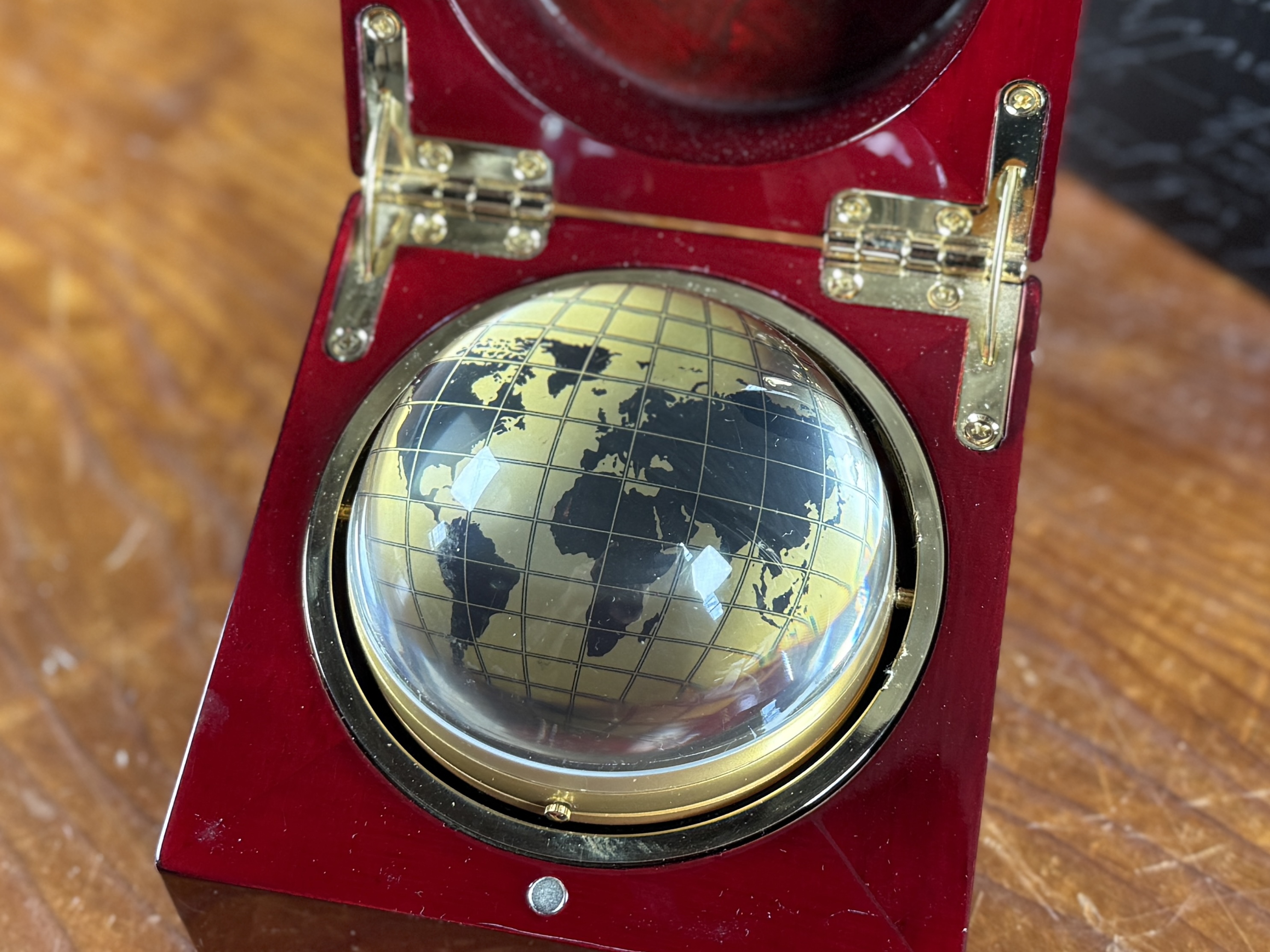 DANBURY CLOCK COMPANY, QUARTZ DESK CLOCK