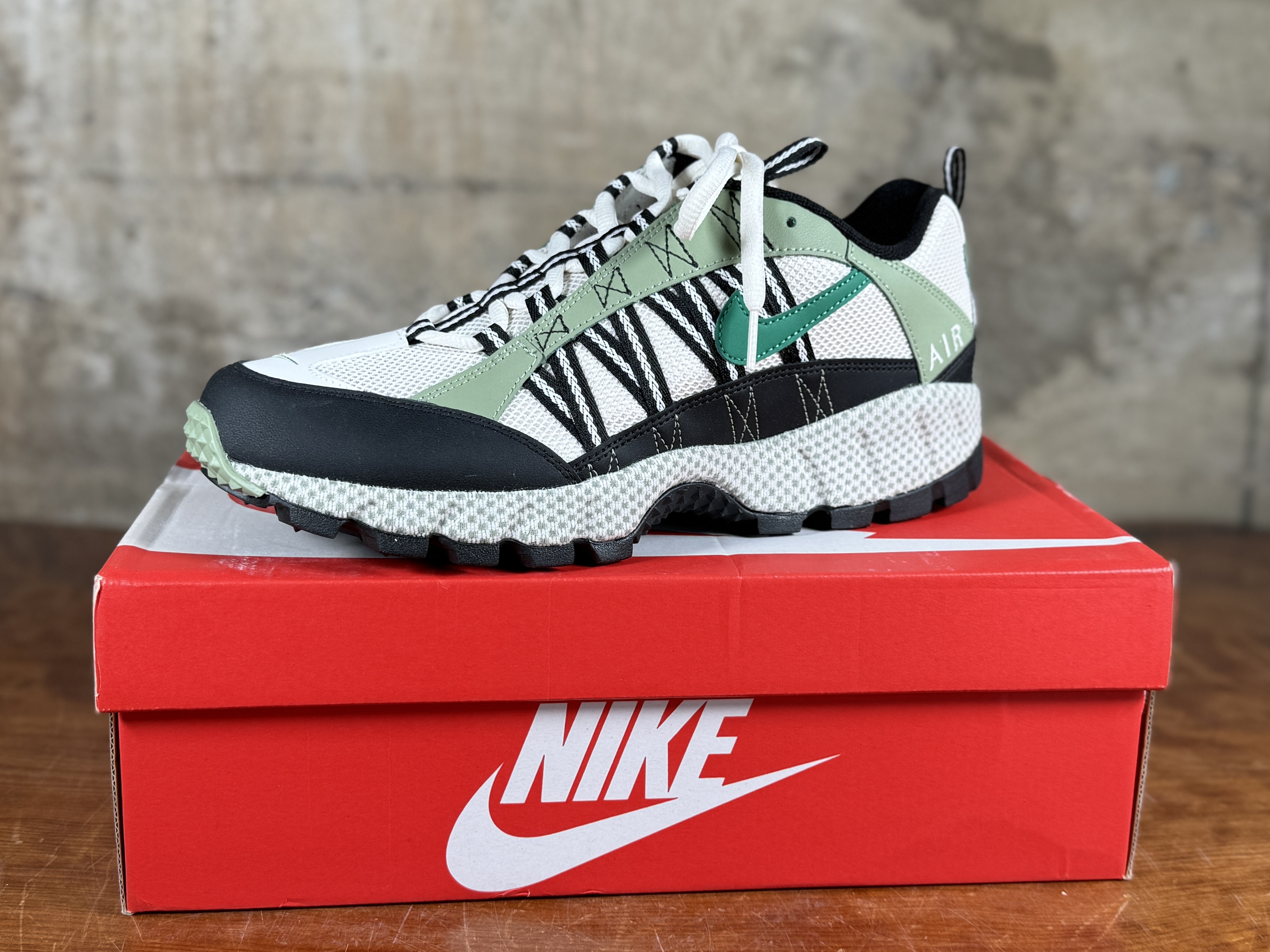 NIKE, AIR HUMARA SNEAKERS, SIZE 11