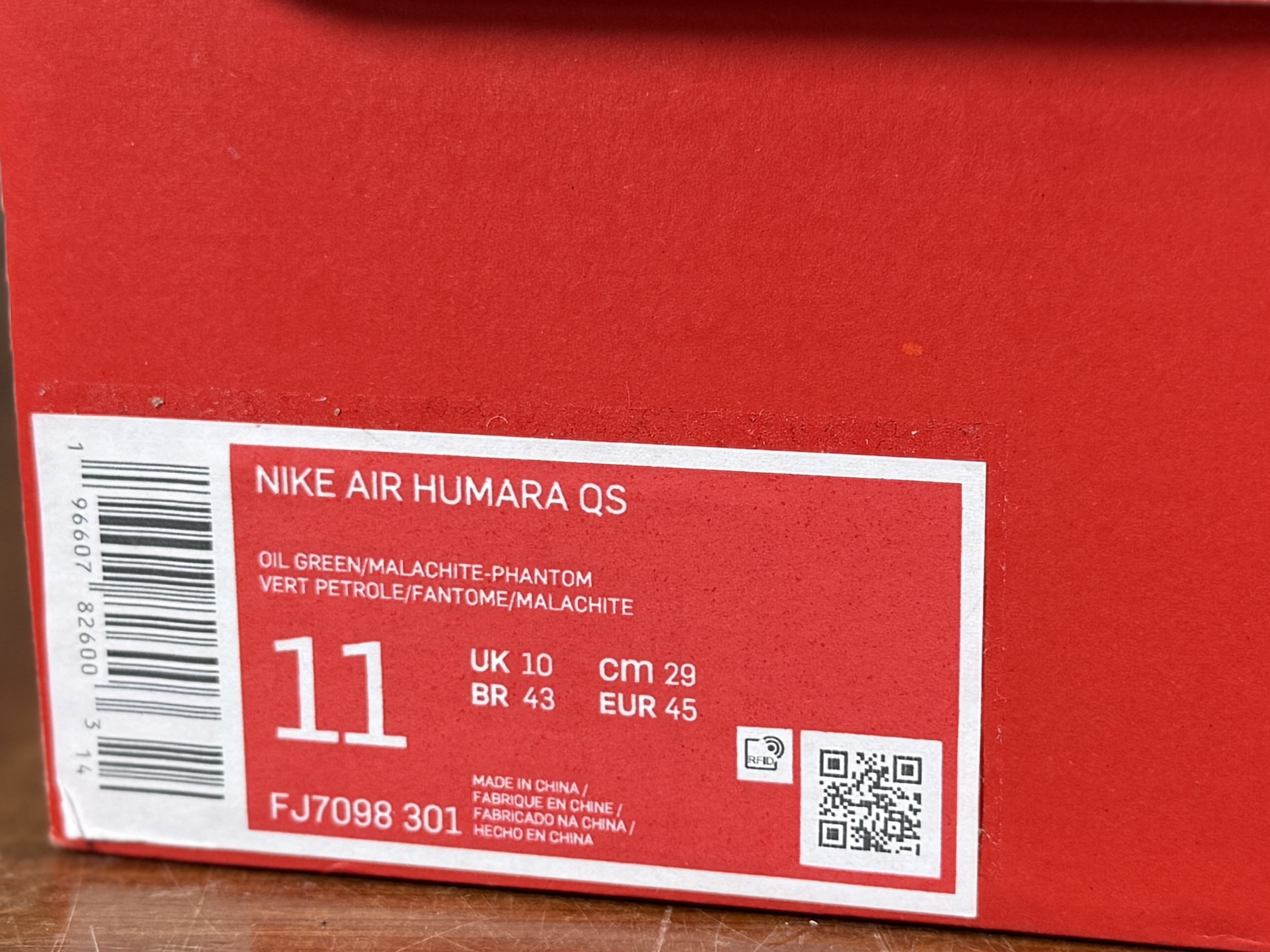 NIKE, AIR HUMARA SNEAKERS, SIZE 11