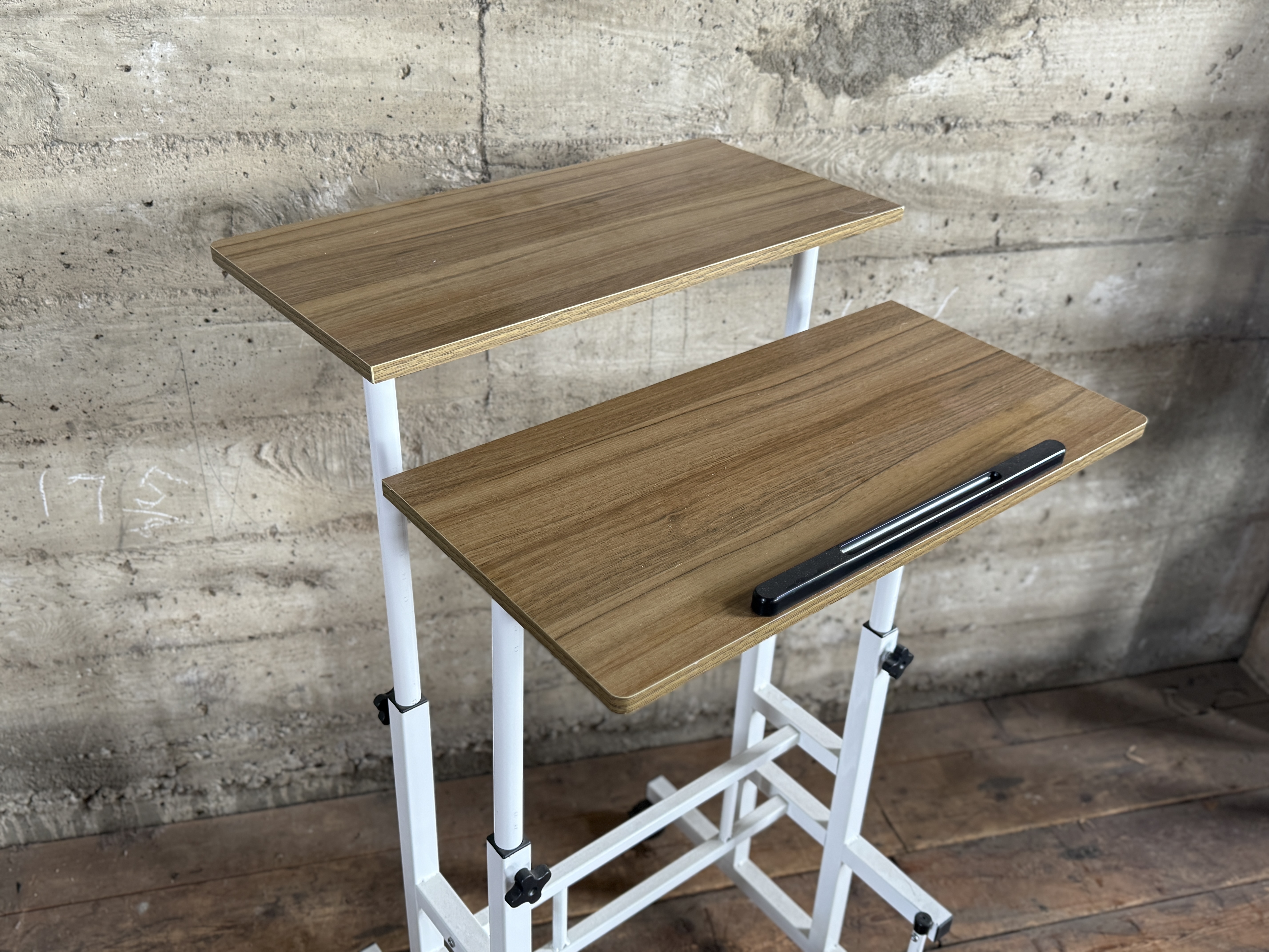 ADJUSTABLE HEIGHT STANDING DESK ON WHEELS