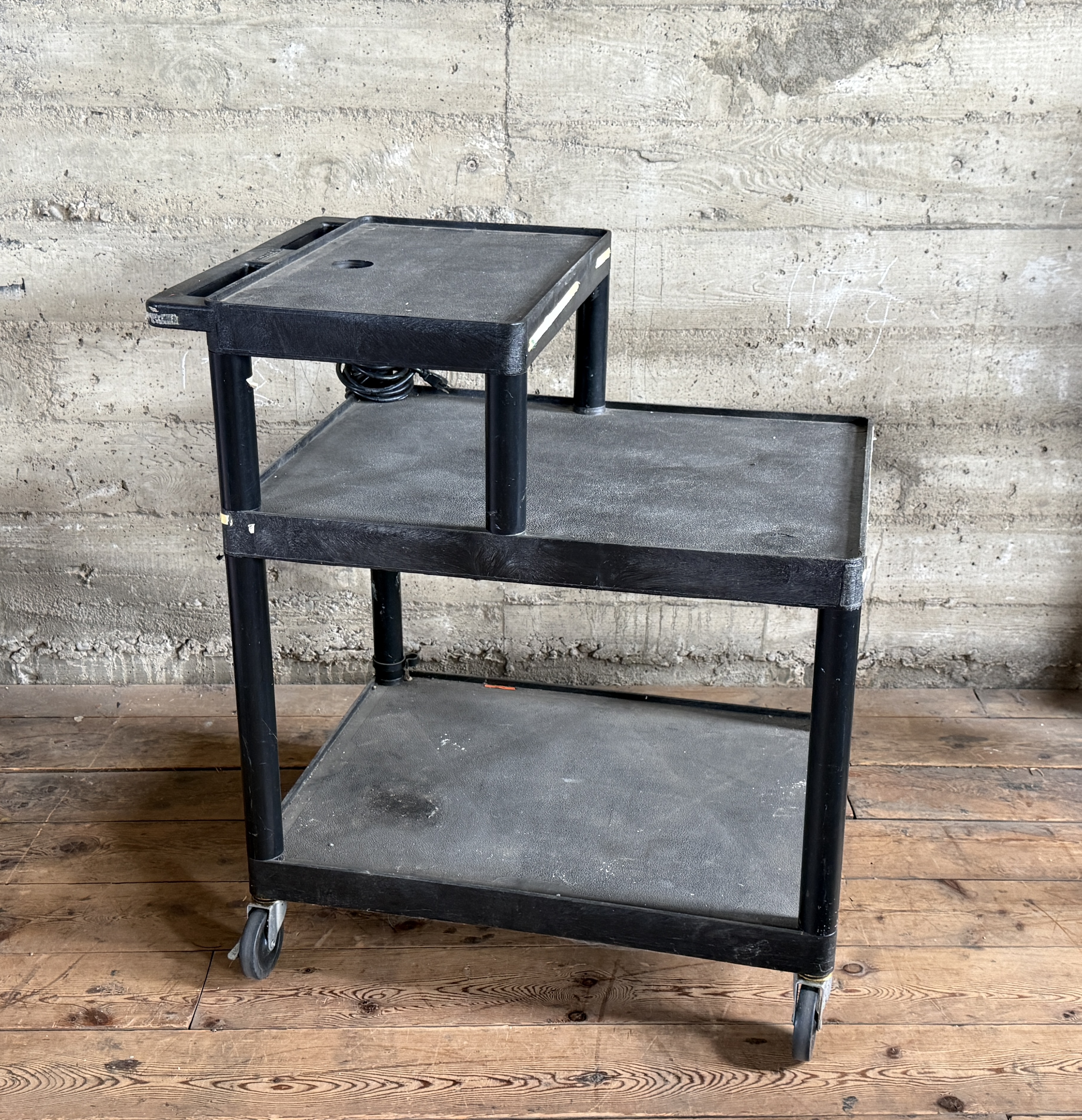 LUXOR, 3-SHELF MOBILE PRESENTATION CART