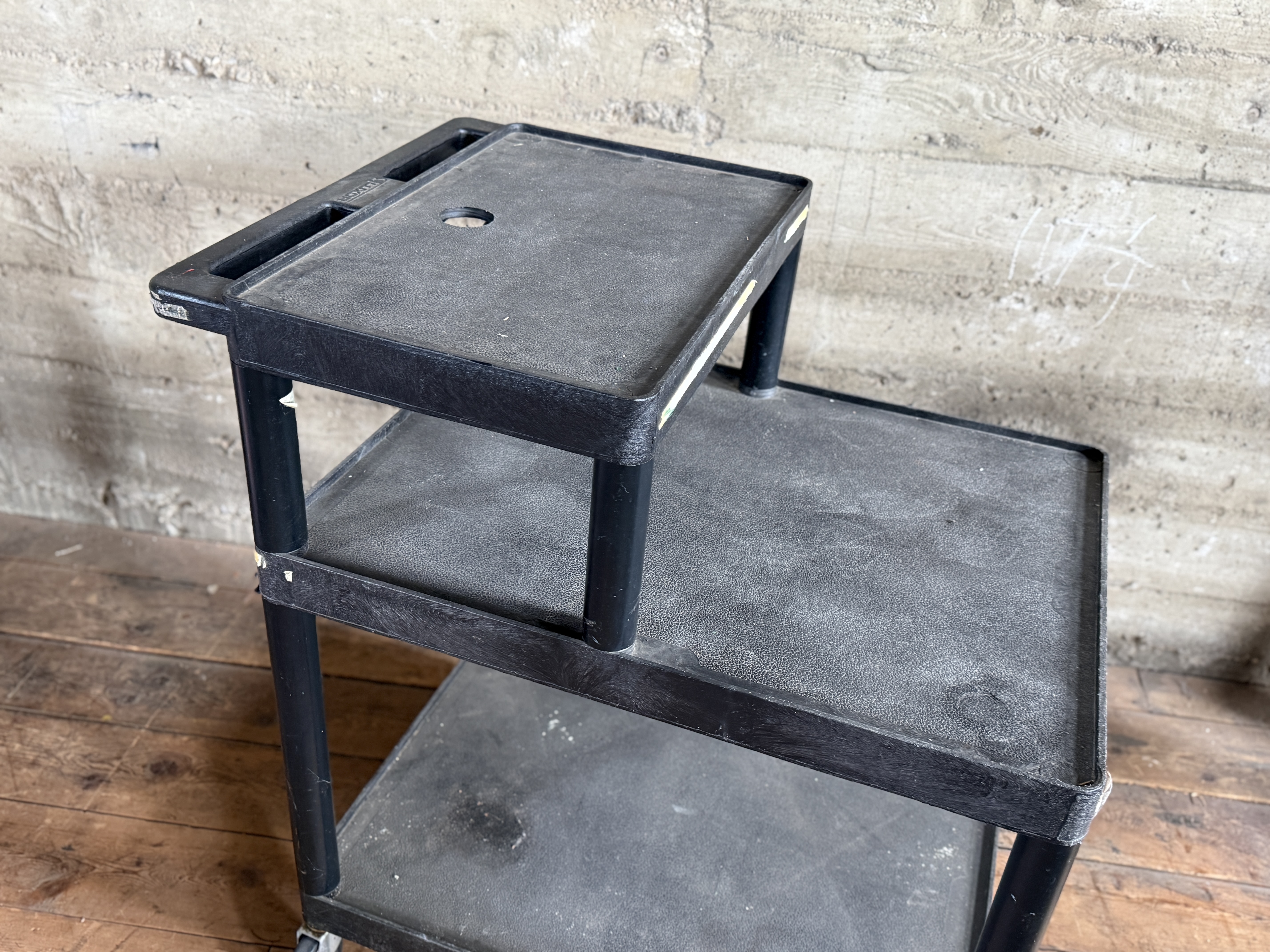 LUXOR, 3-SHELF MOBILE PRESENTATION CART