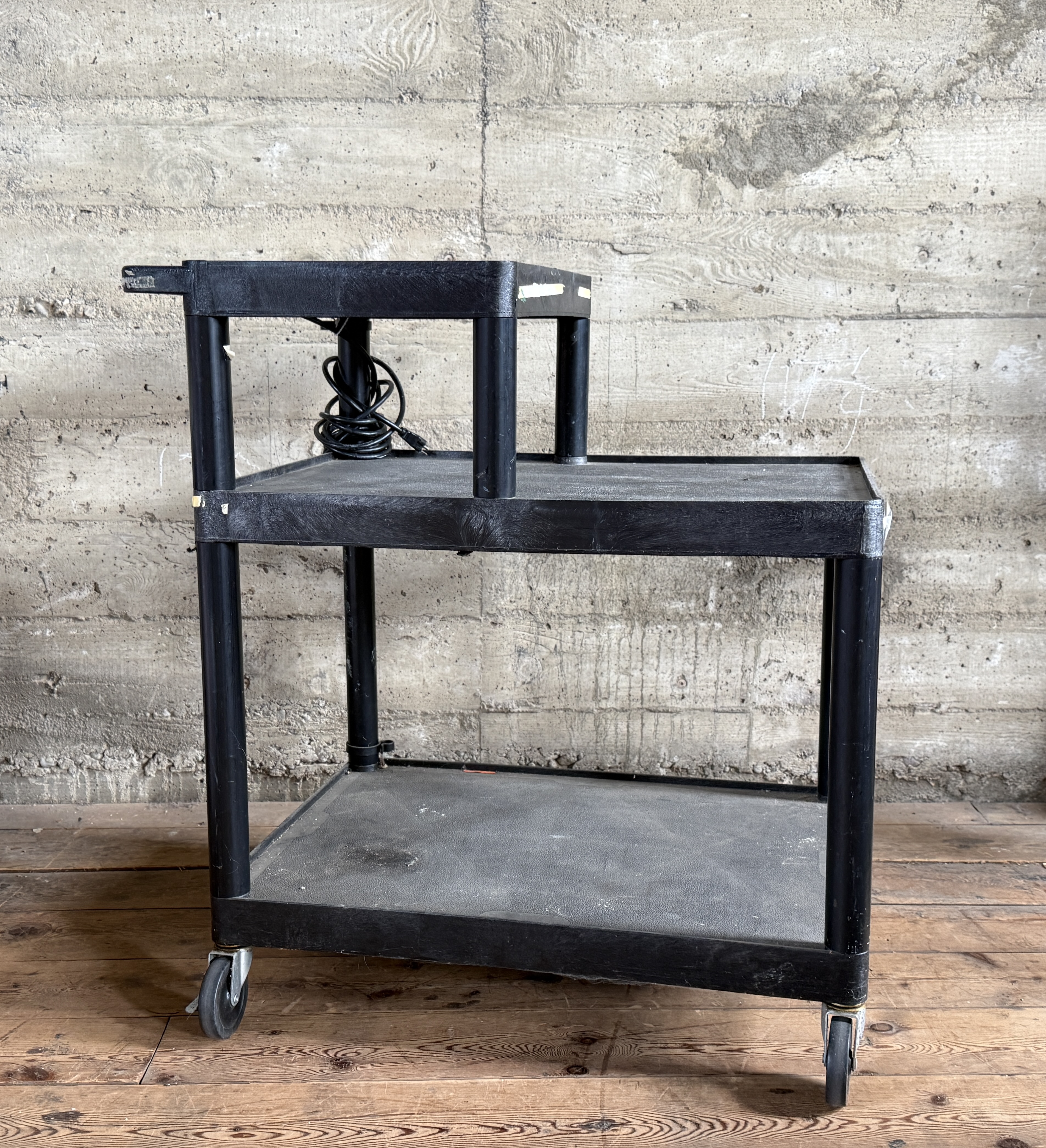 LUXOR, 3-SHELF MOBILE PRESENTATION CART