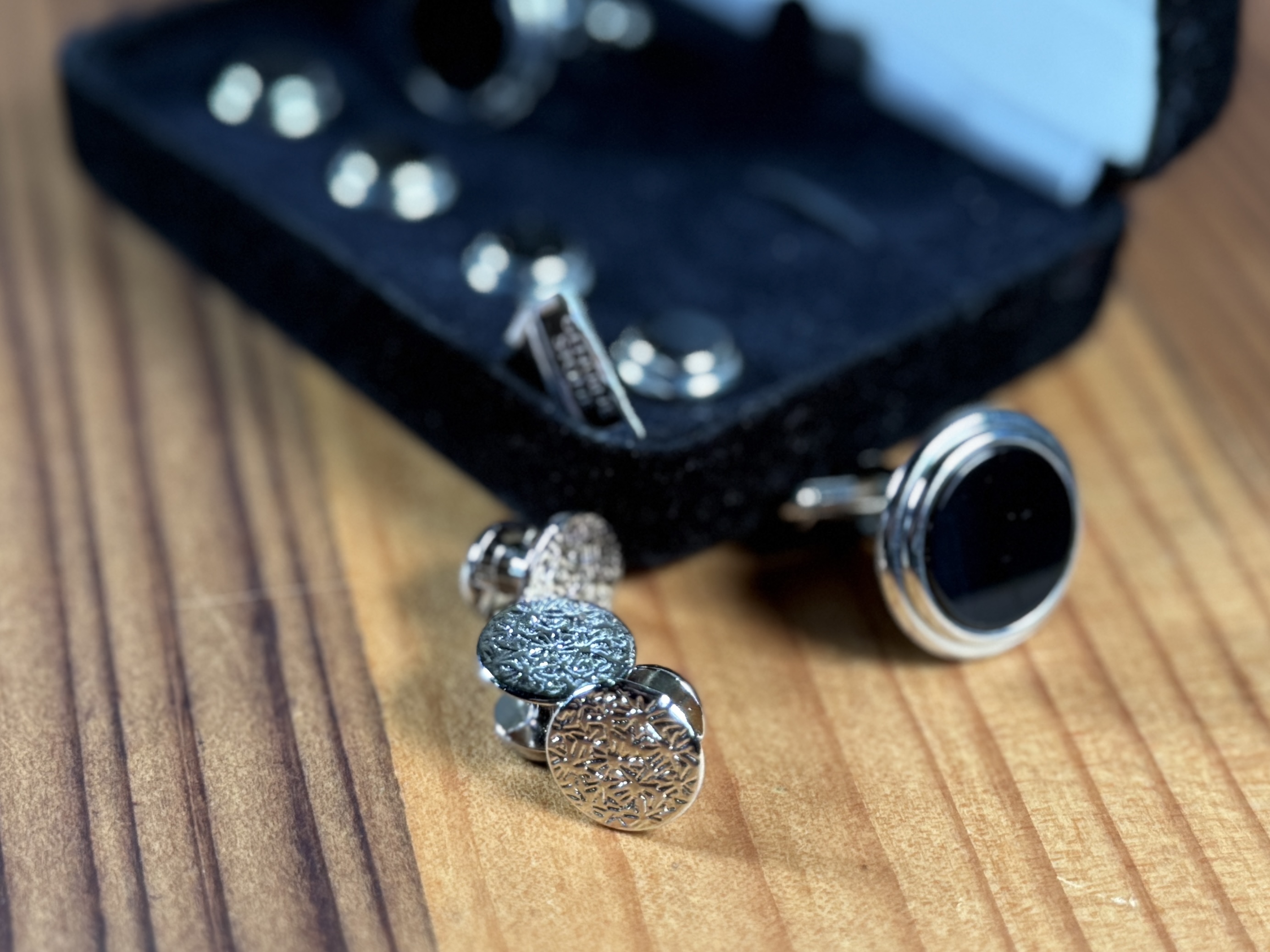 JONATHAN WACHTEL ONYX & SILVER CUFFLINK AND STUD SET