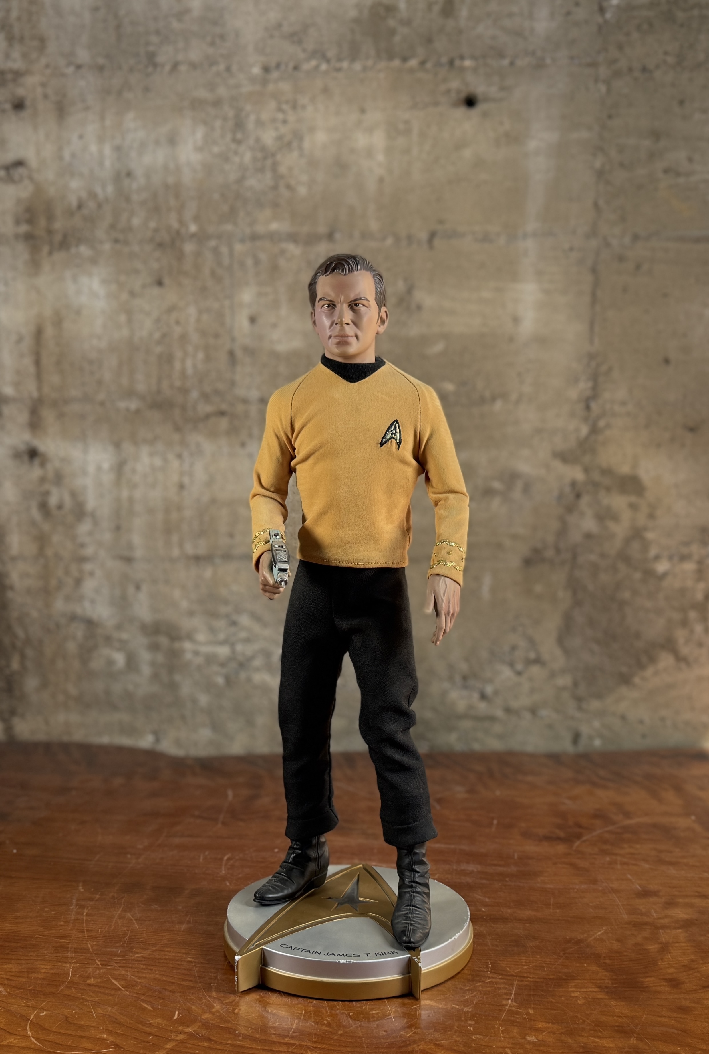 MAT FALLS FOR SIDESHOW COLLECTIBLES, CAPTAIN KIRK