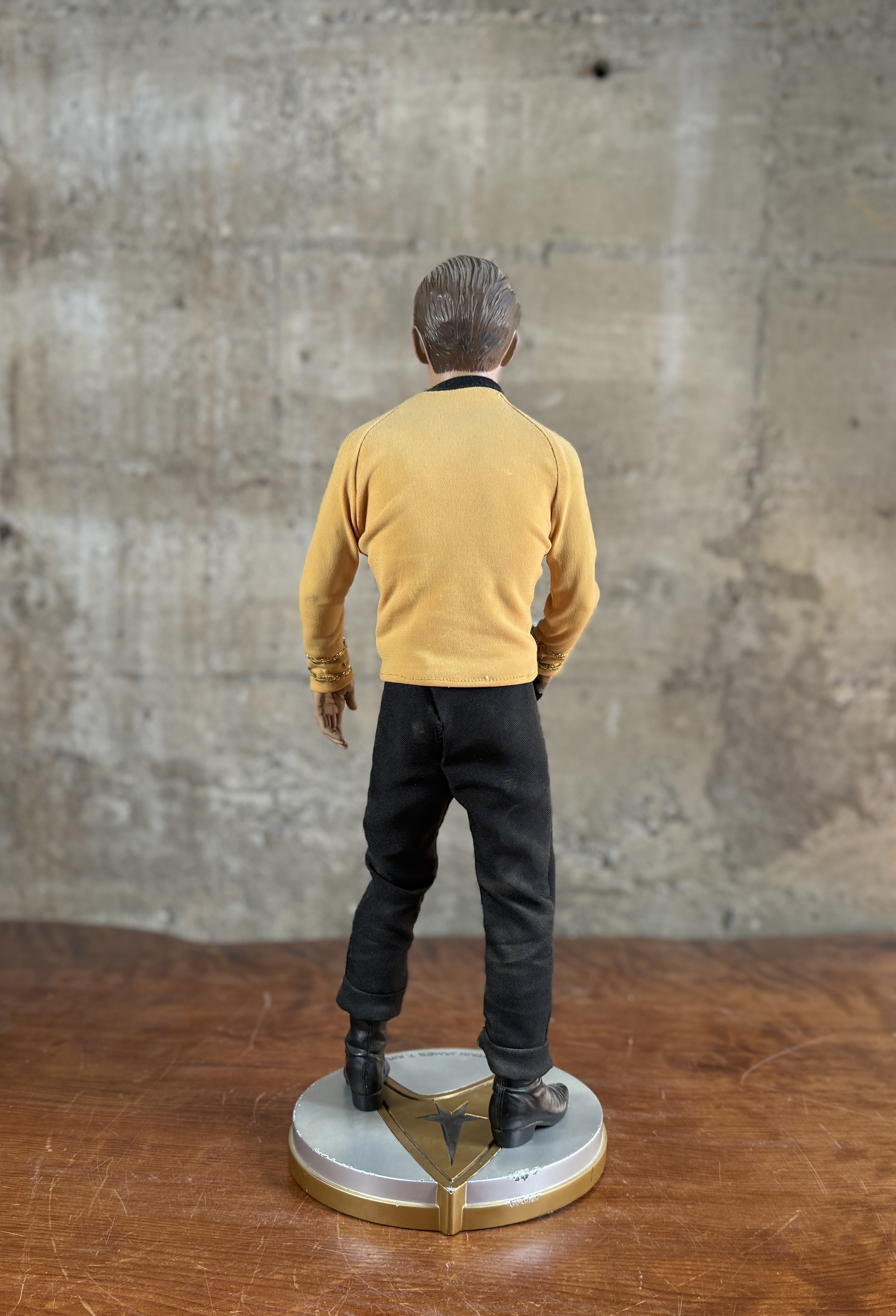 MAT FALLS FOR SIDESHOW COLLECTIBLES, CAPTAIN KIRK