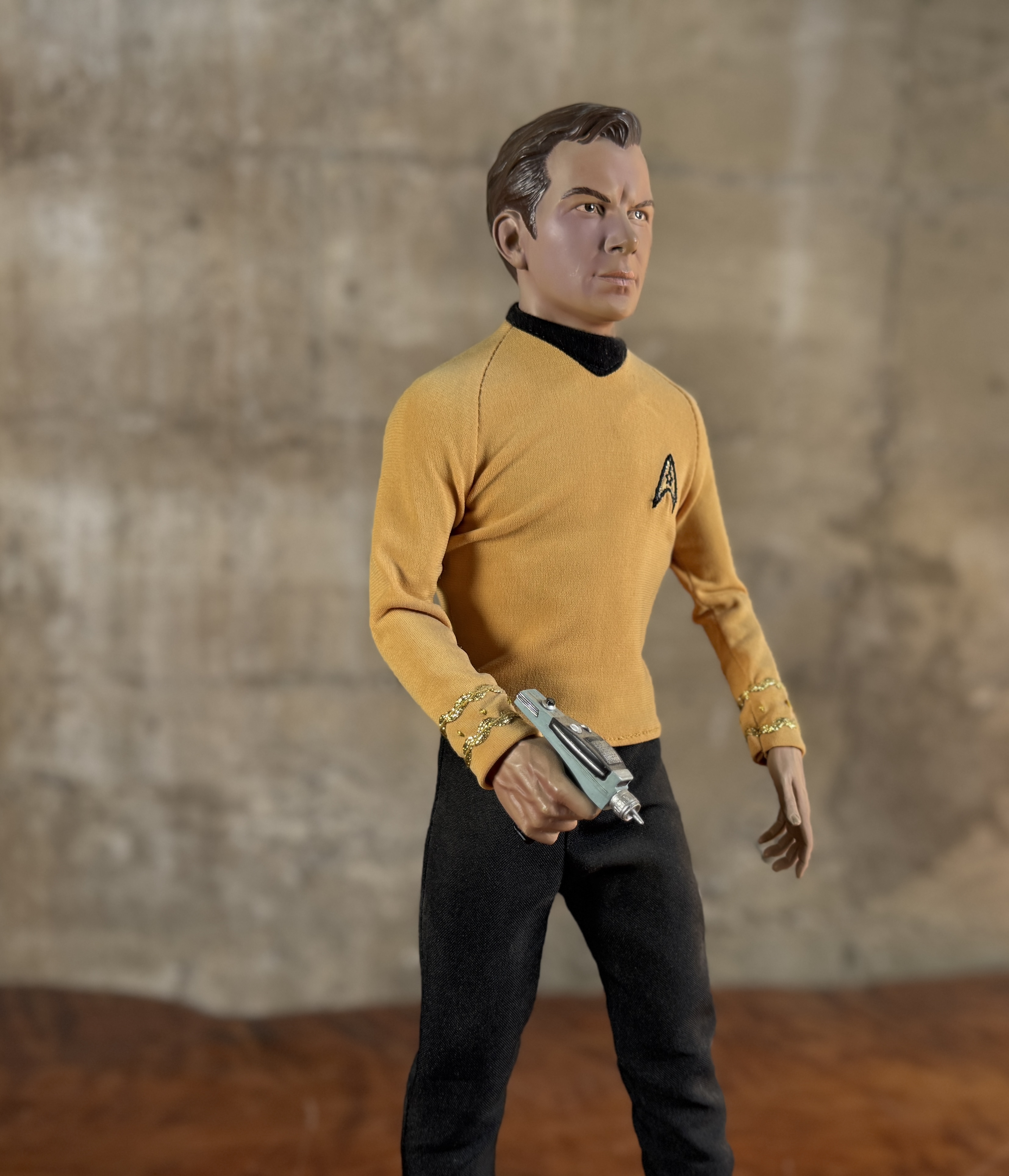 MAT FALLS FOR SIDESHOW COLLECTIBLES, CAPTAIN KIRK