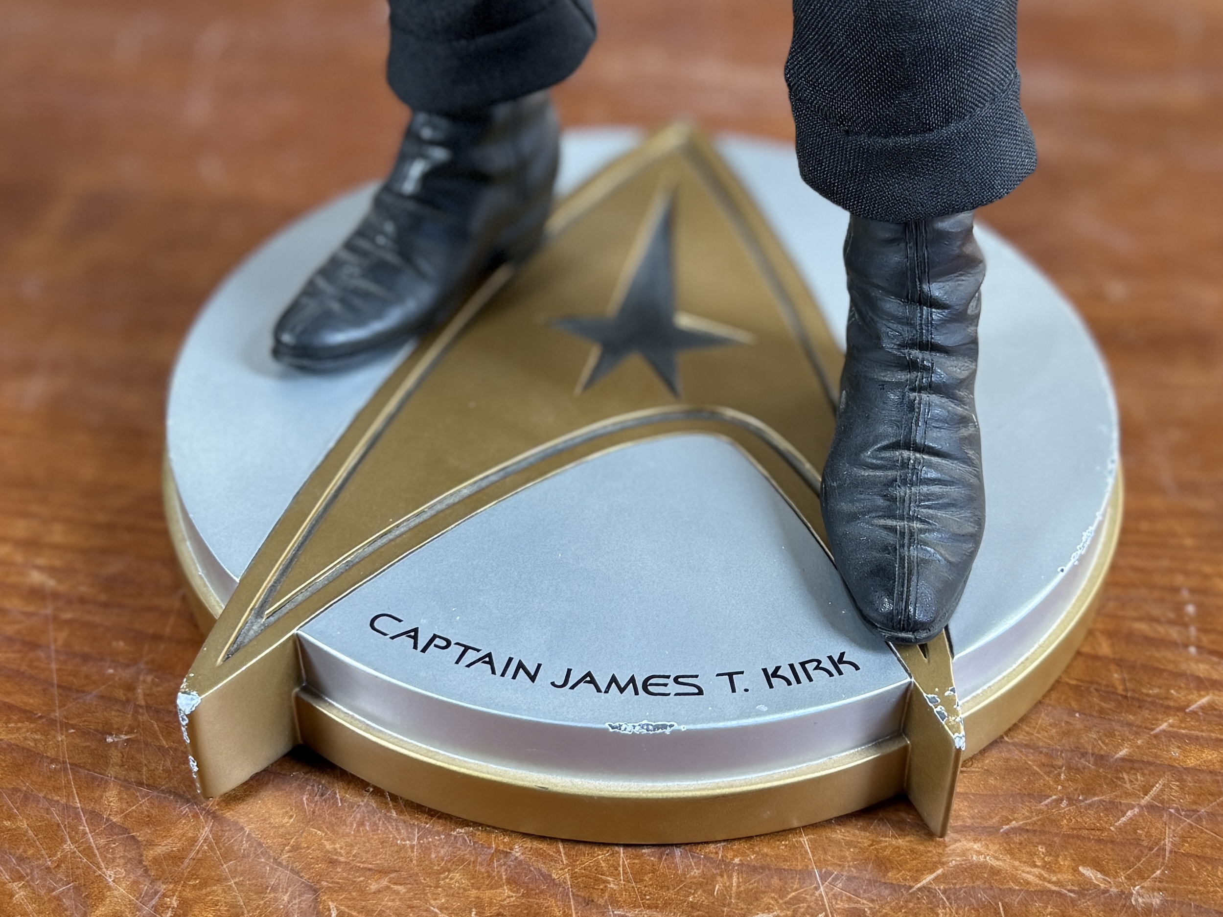 MAT FALLS FOR SIDESHOW COLLECTIBLES, CAPTAIN KIRK