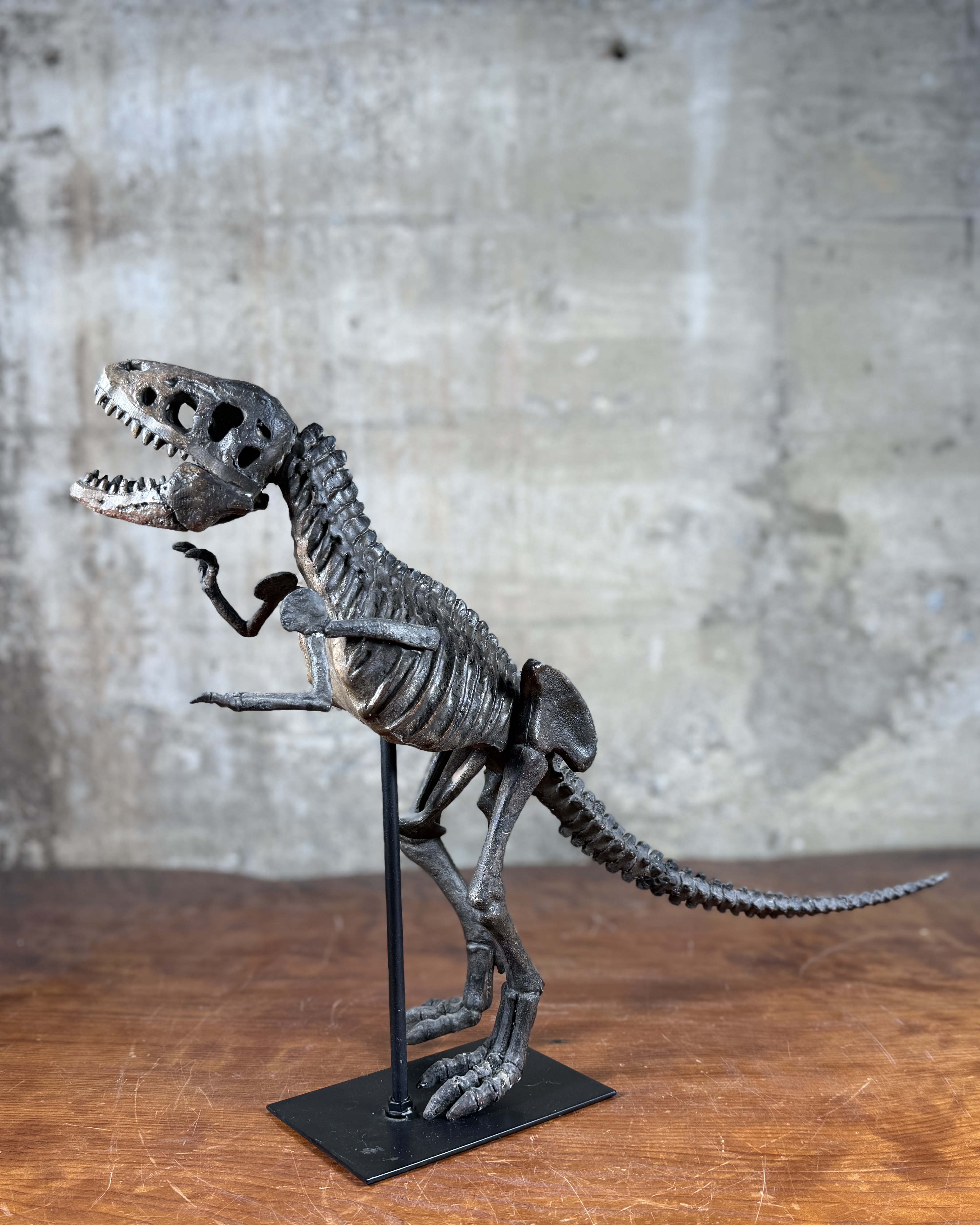 TYRANNOSAURUS REX SKELETON STATUE