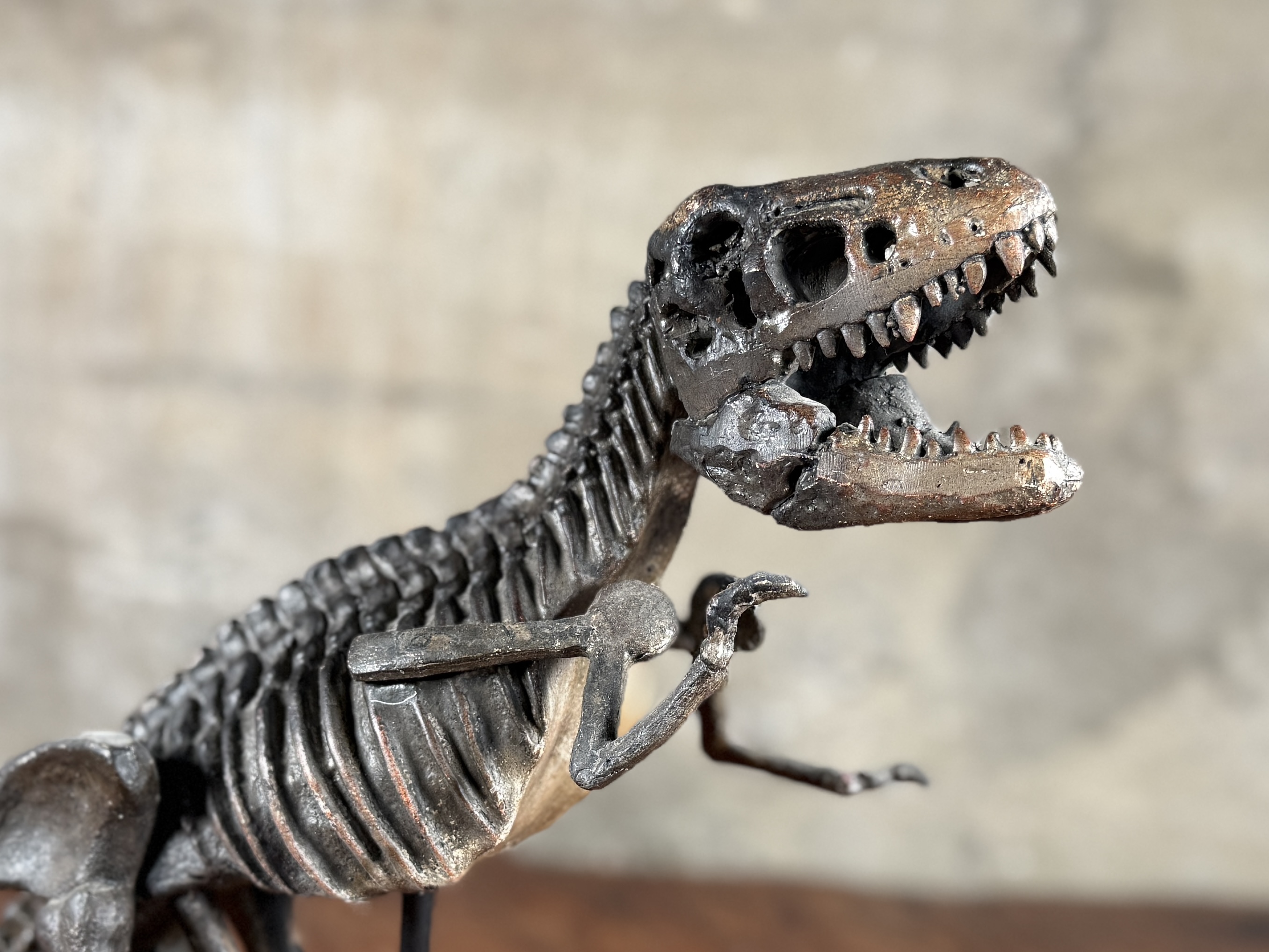 TYRANNOSAURUS REX SKELETON STATUE