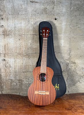AMAHI, UKULELE. This lot features an Amahi Ukulele, model UK-210T. Appears to be in excellent 