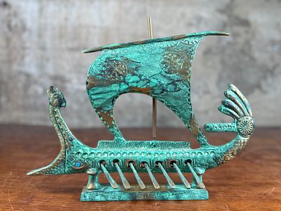ANCIENT TRIREME BRONZE SCULPTURE. This lot features a stunning hand made bronze sculpture of 