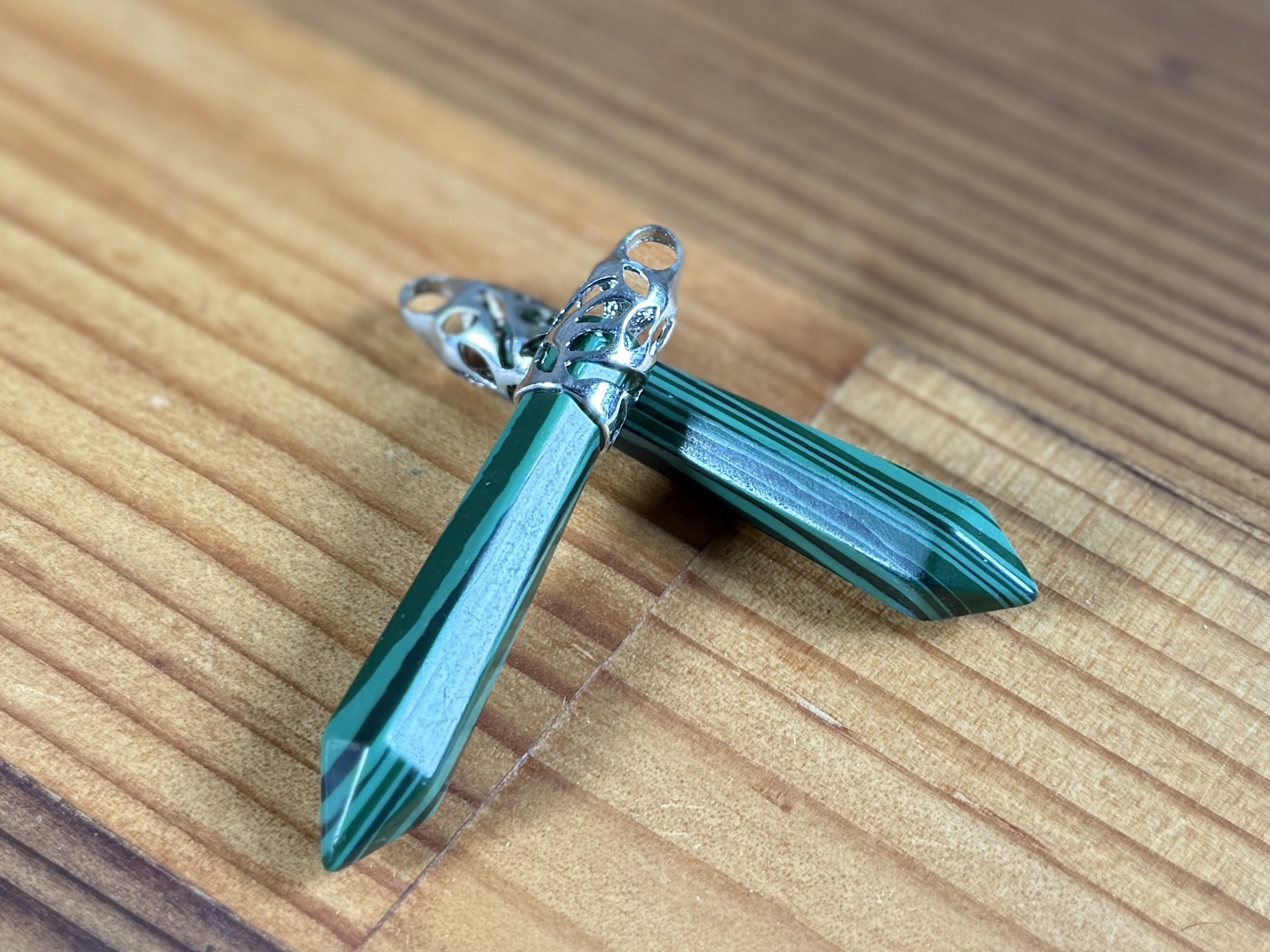 PAIR OF MALACHITE HEXAGONAL POINT PENDANTS