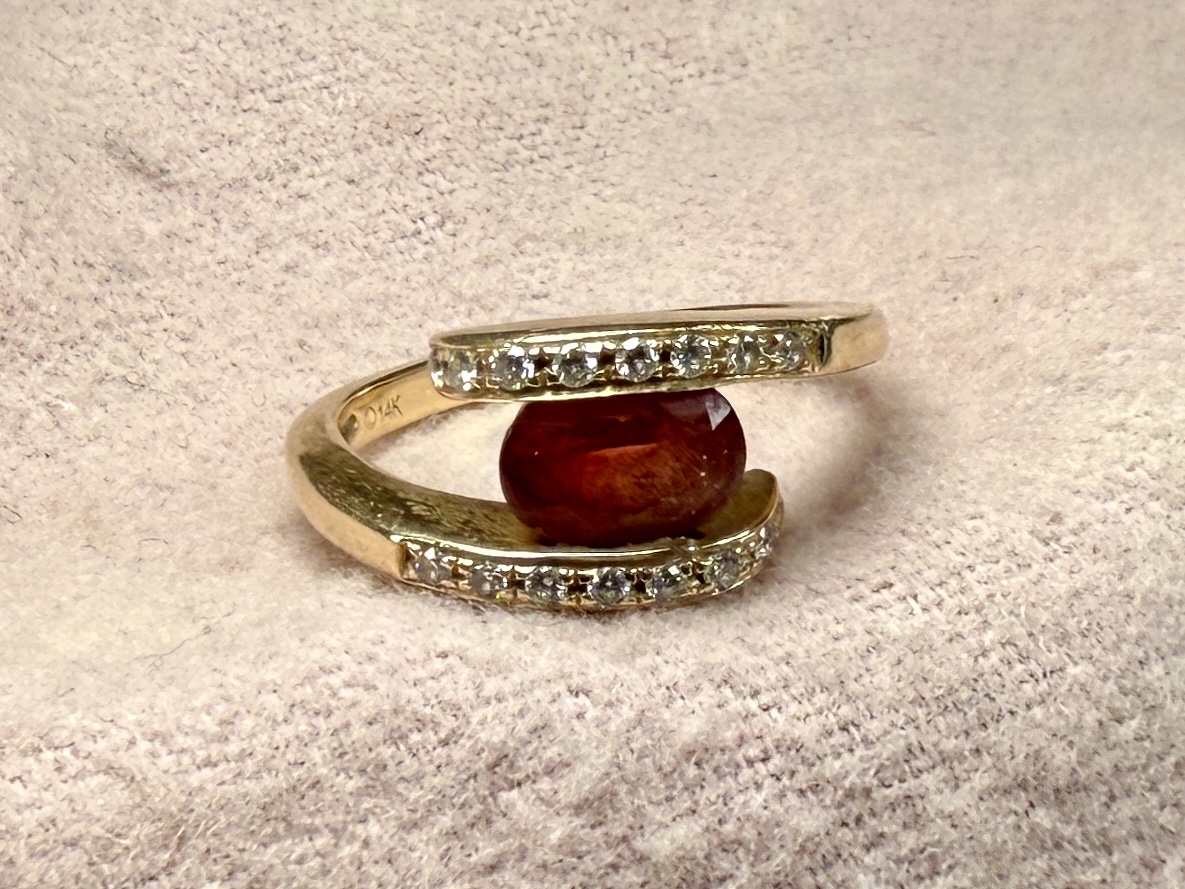 14K GOLD & SUNSTONE RING