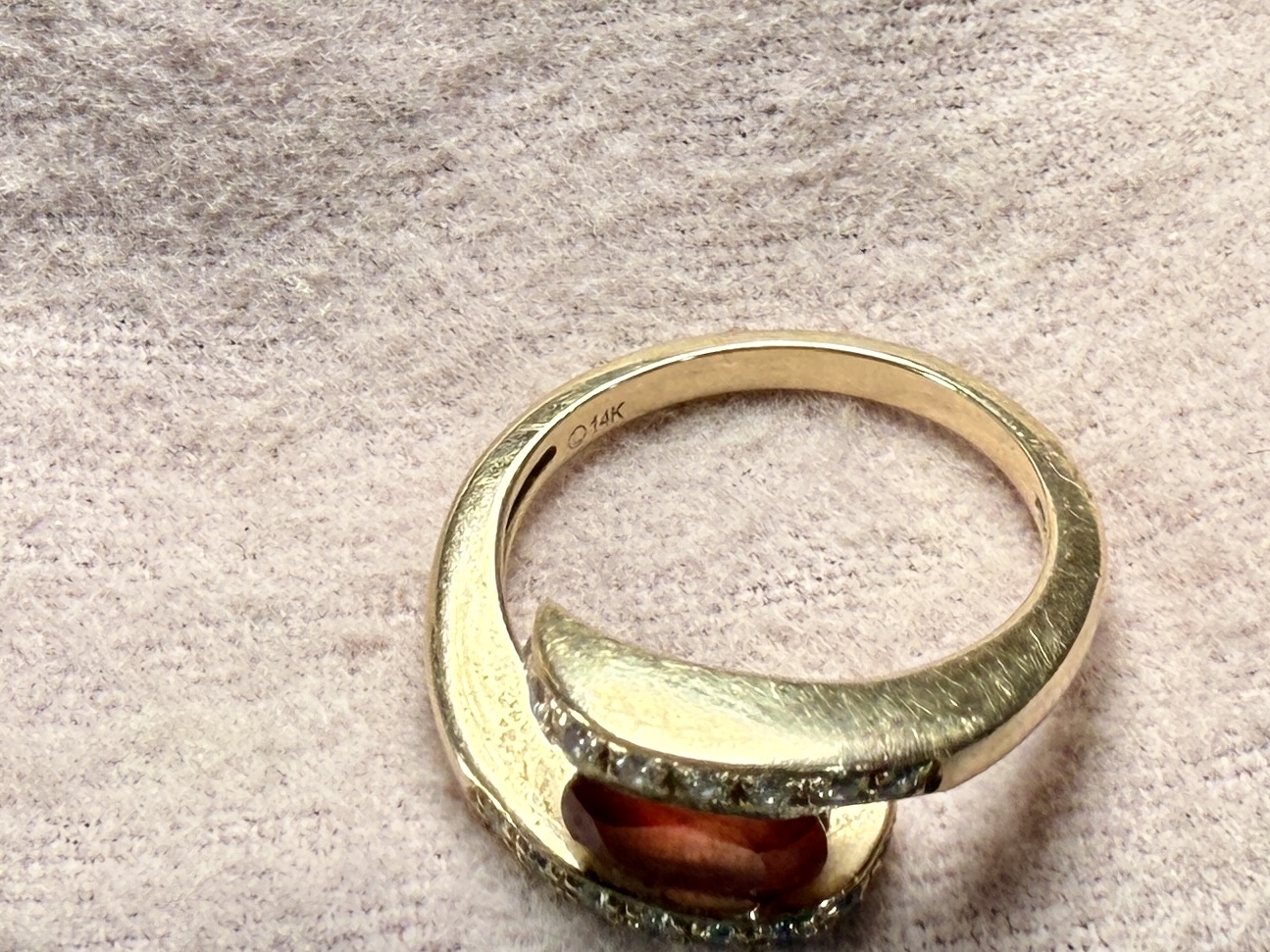 14K GOLD & SUNSTONE RING