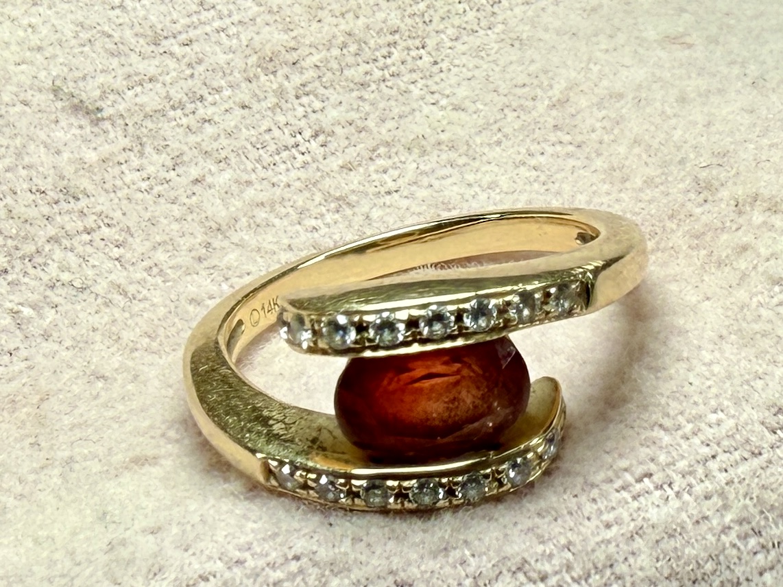 14K GOLD & SUNSTONE RING
