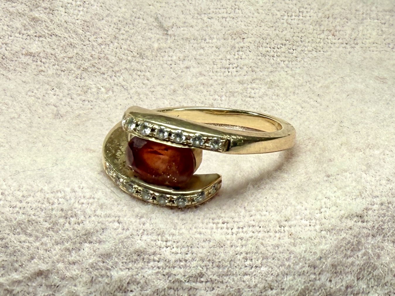 14K GOLD & SUNSTONE RING
