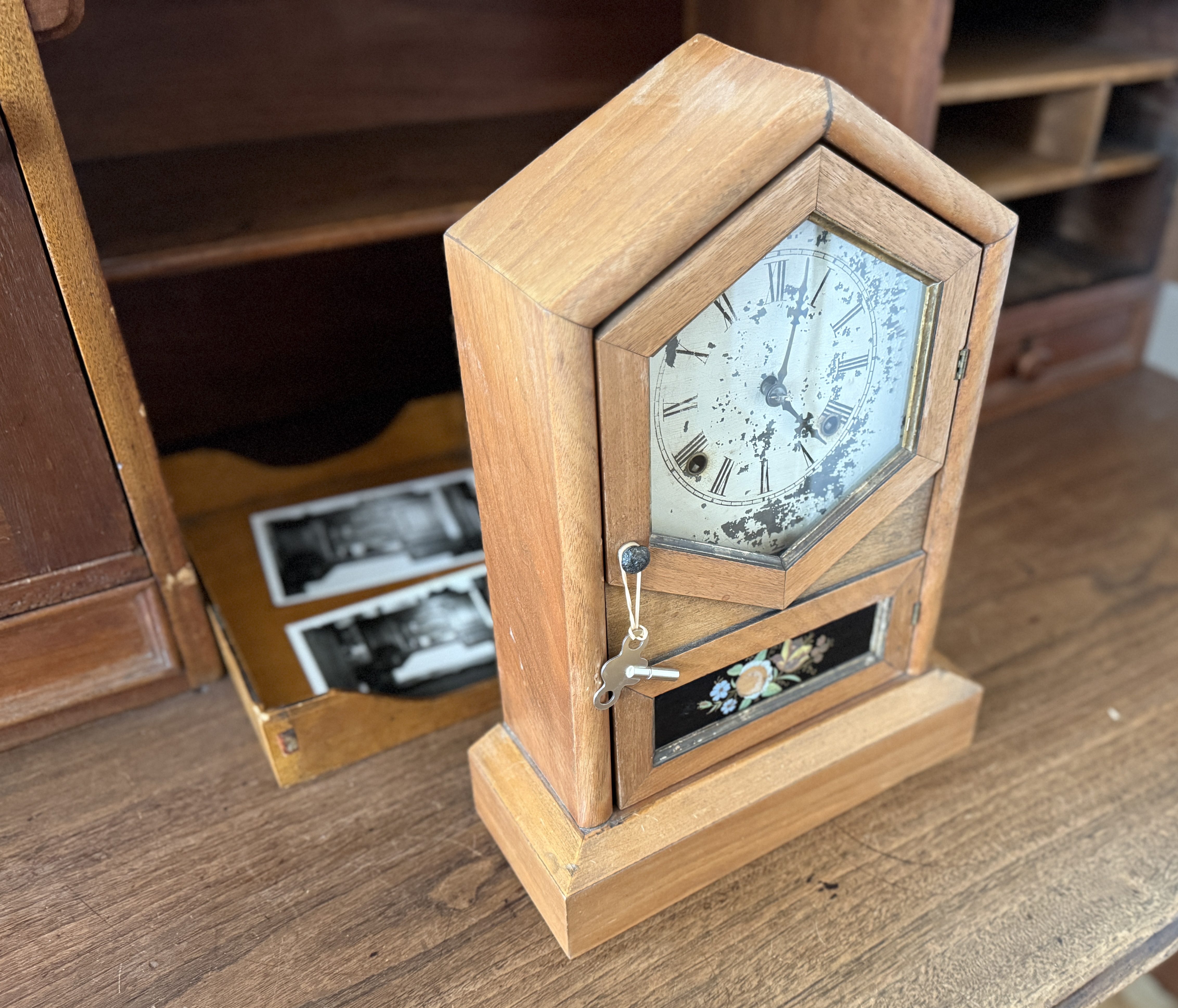 JEROME & CO., PENDULUM CLOCK