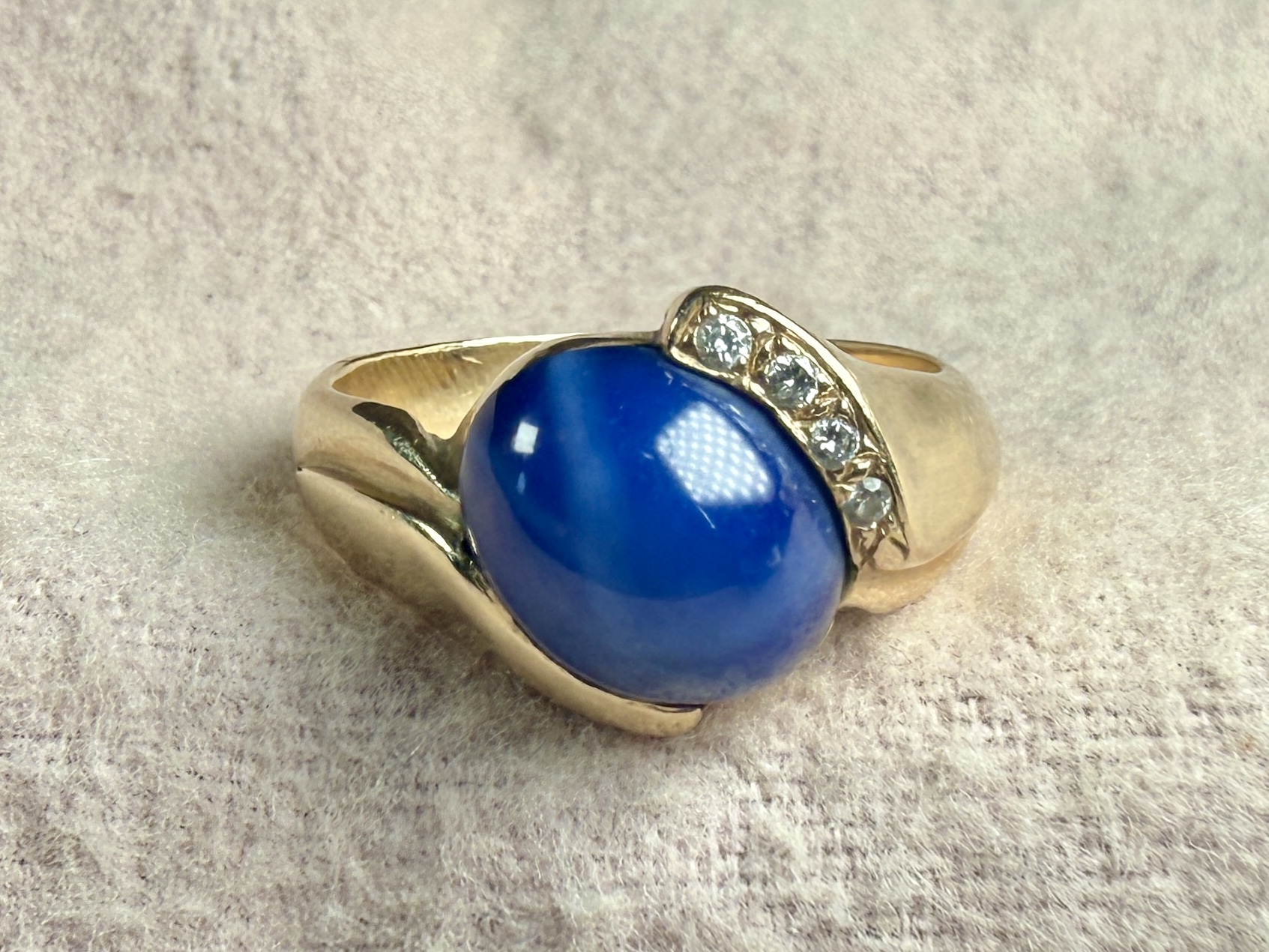 14K GOLD STAR SAPPHIRE RING